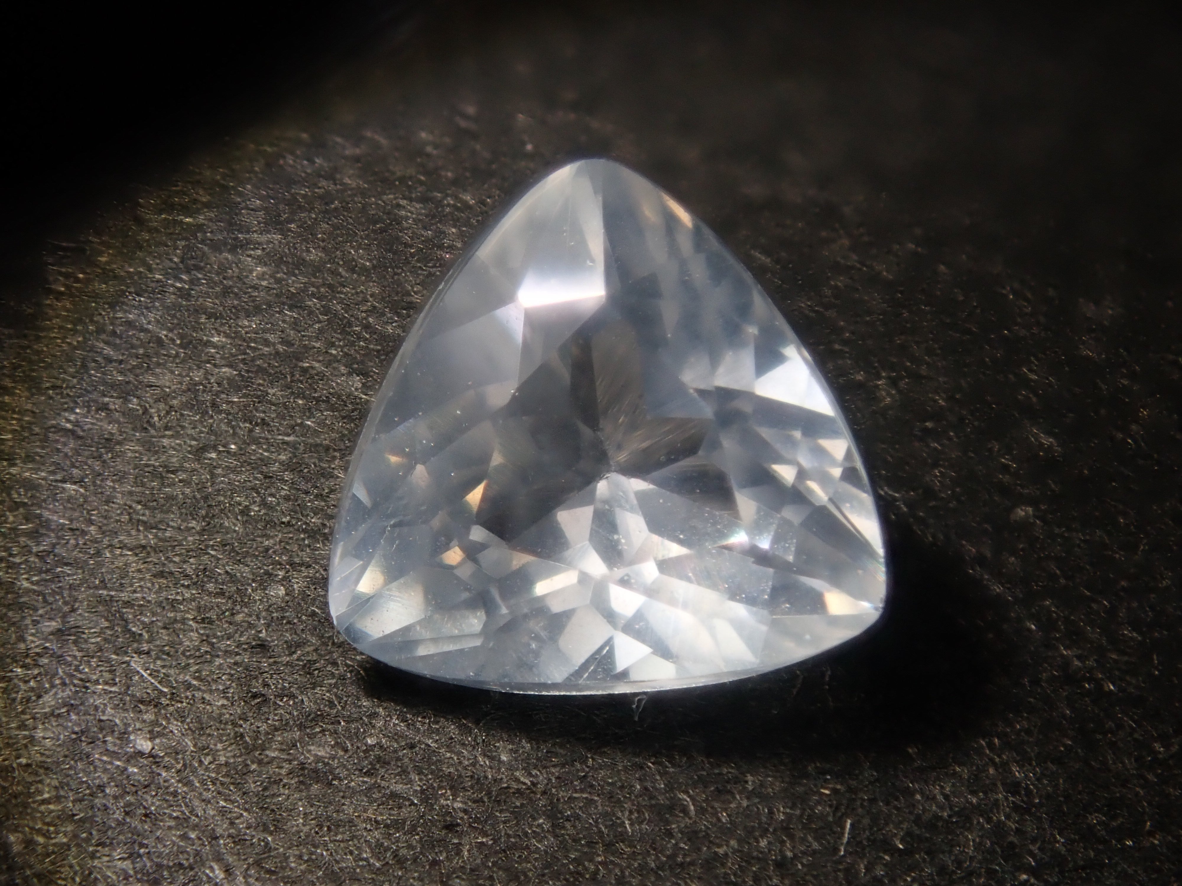 【11/15 22時販売】《限定7石》マダガスカル産カラーレスアパタイト1石ルース(全石鑑別書付き,平均0.60ct)《複数購入割引有》