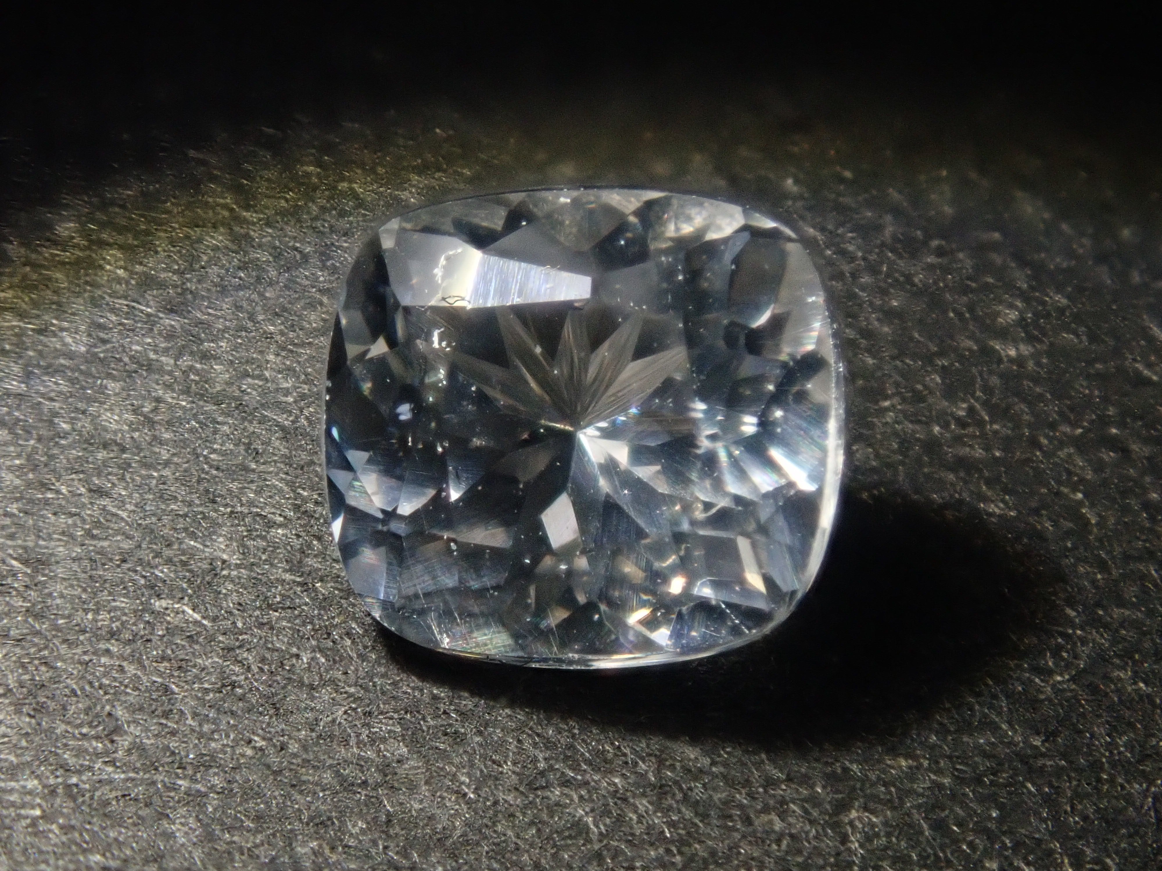 【11/15 22時販売】《限定7石》マダガスカル産カラーレスアパタイト1石ルース(全石鑑別書付き,平均0.60ct)《複数購入割引有》