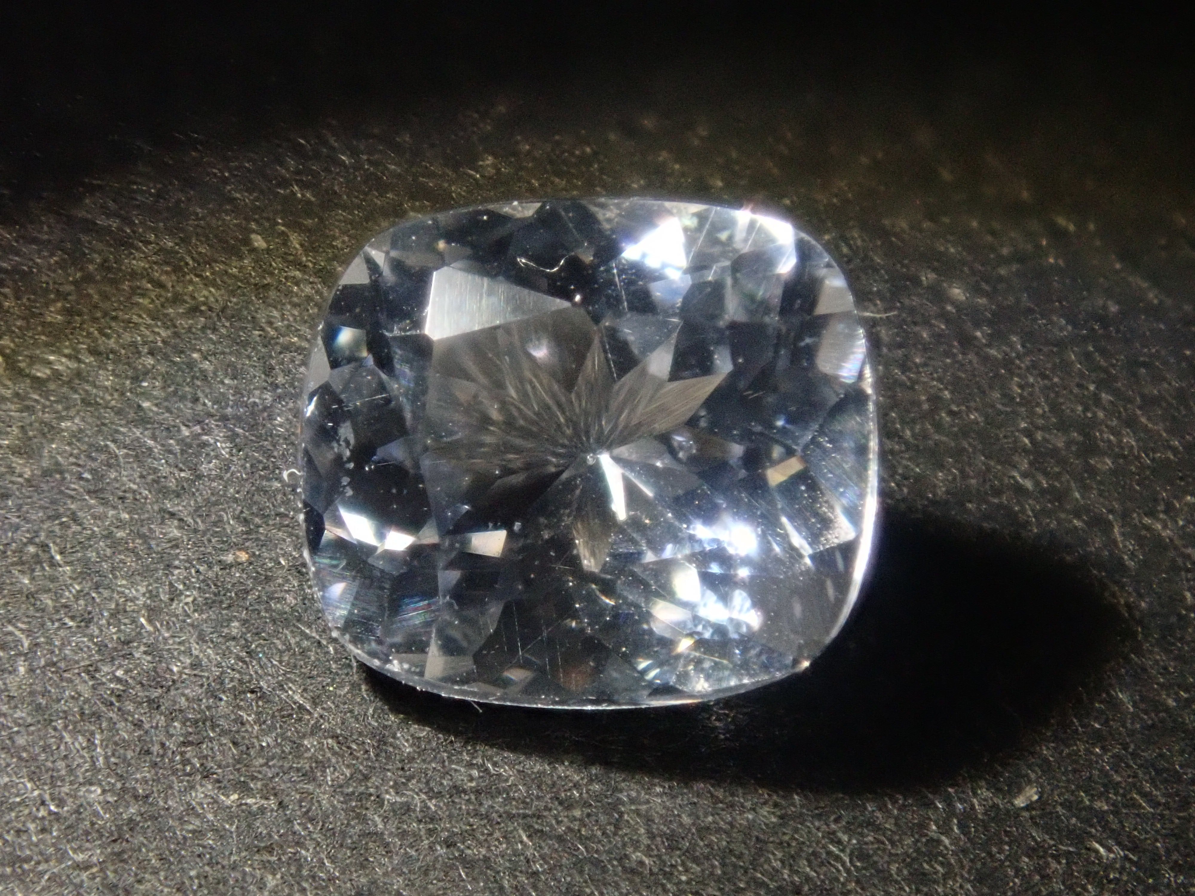 【11/15 22時販売】《限定7石》マダガスカル産カラーレスアパタイト1石ルース(全石鑑別書付き,平均0.60ct)《複数購入割引有》