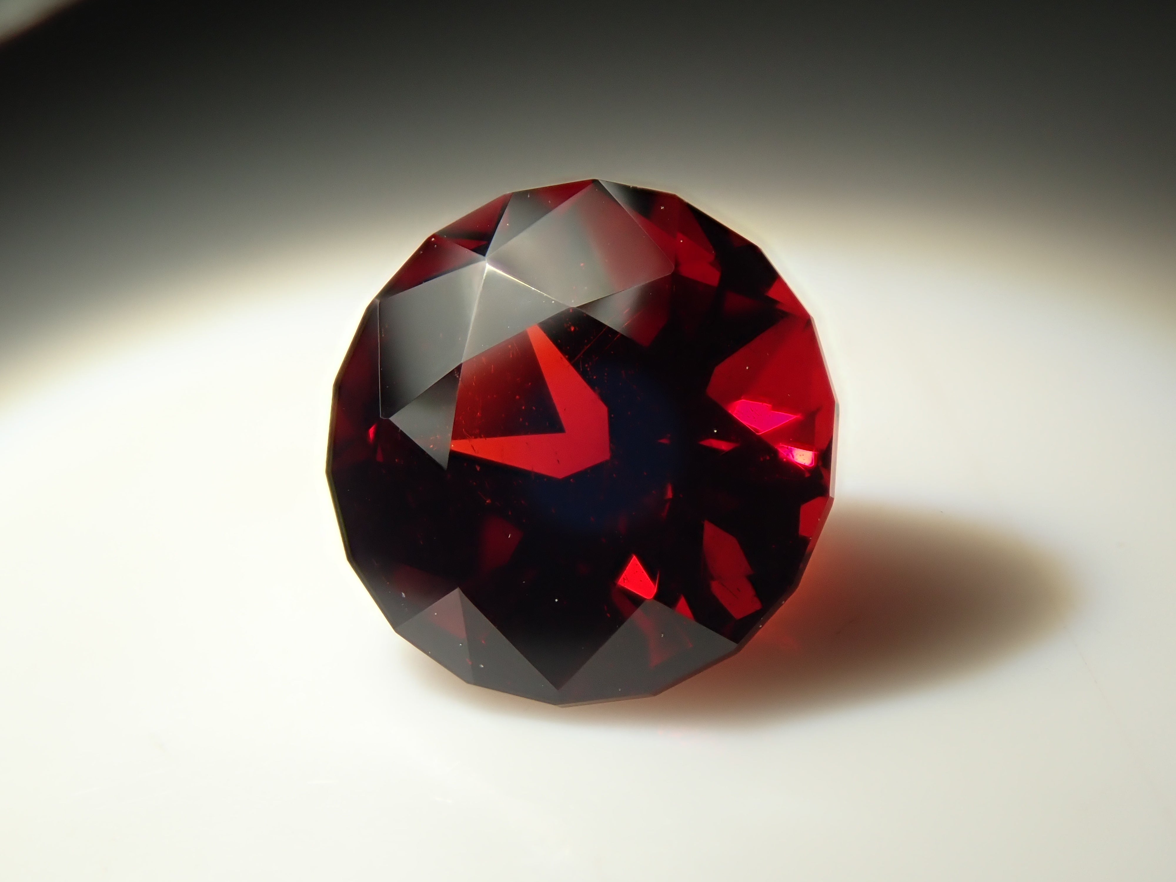 【12/15 22時販売】タンザニア産アルマンディンガーネット 6.4mm/1.271ctルース