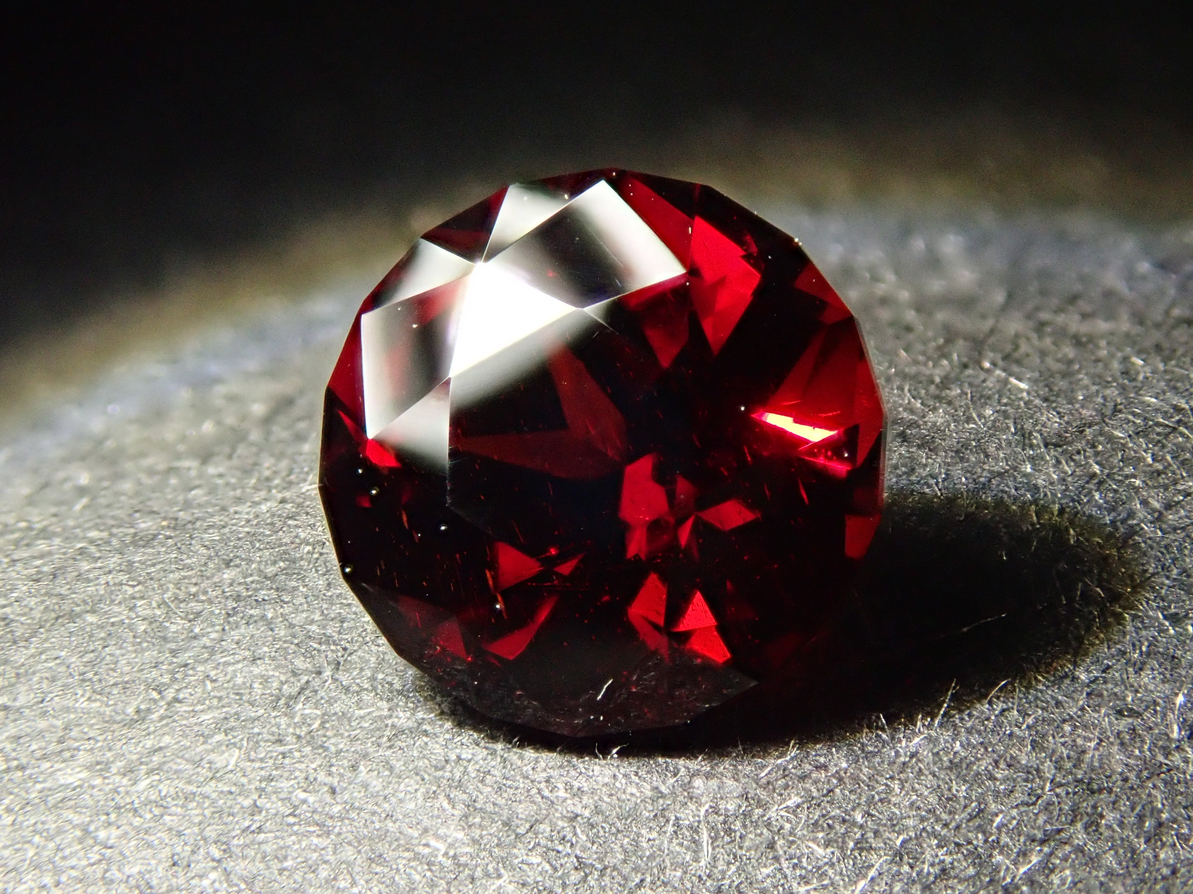 【12/15 22時販売】タンザニア産アルマンディンガーネット 6.4mm/1.271ctルース