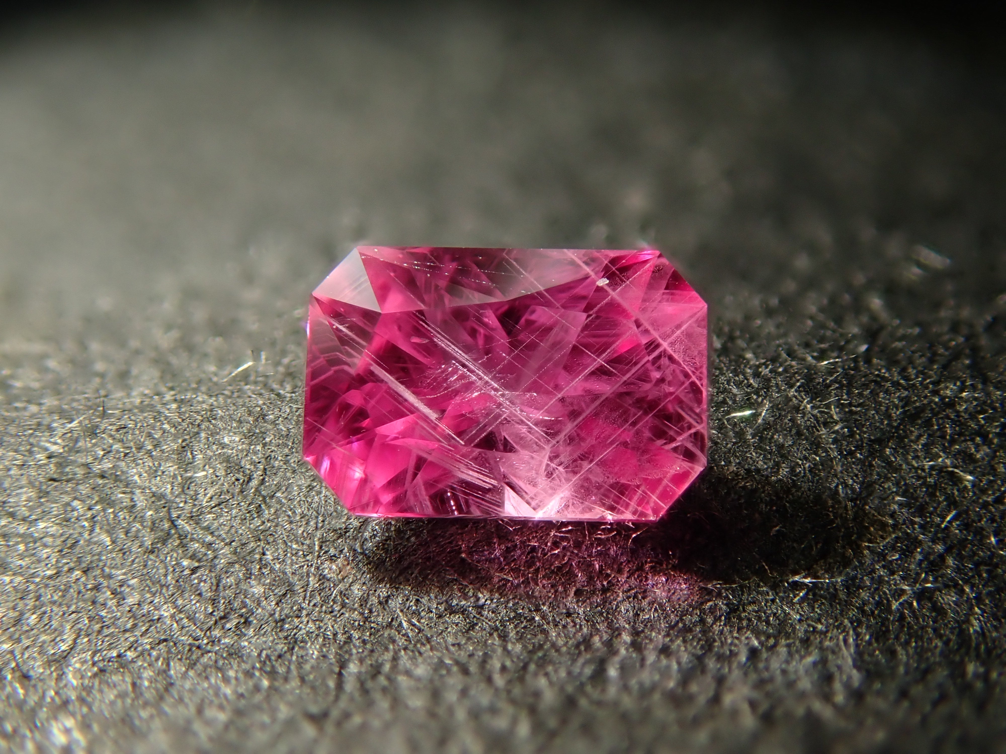 【12/2 22時販売】グリーンランド産サファイア 0.133ctルース 証明書付