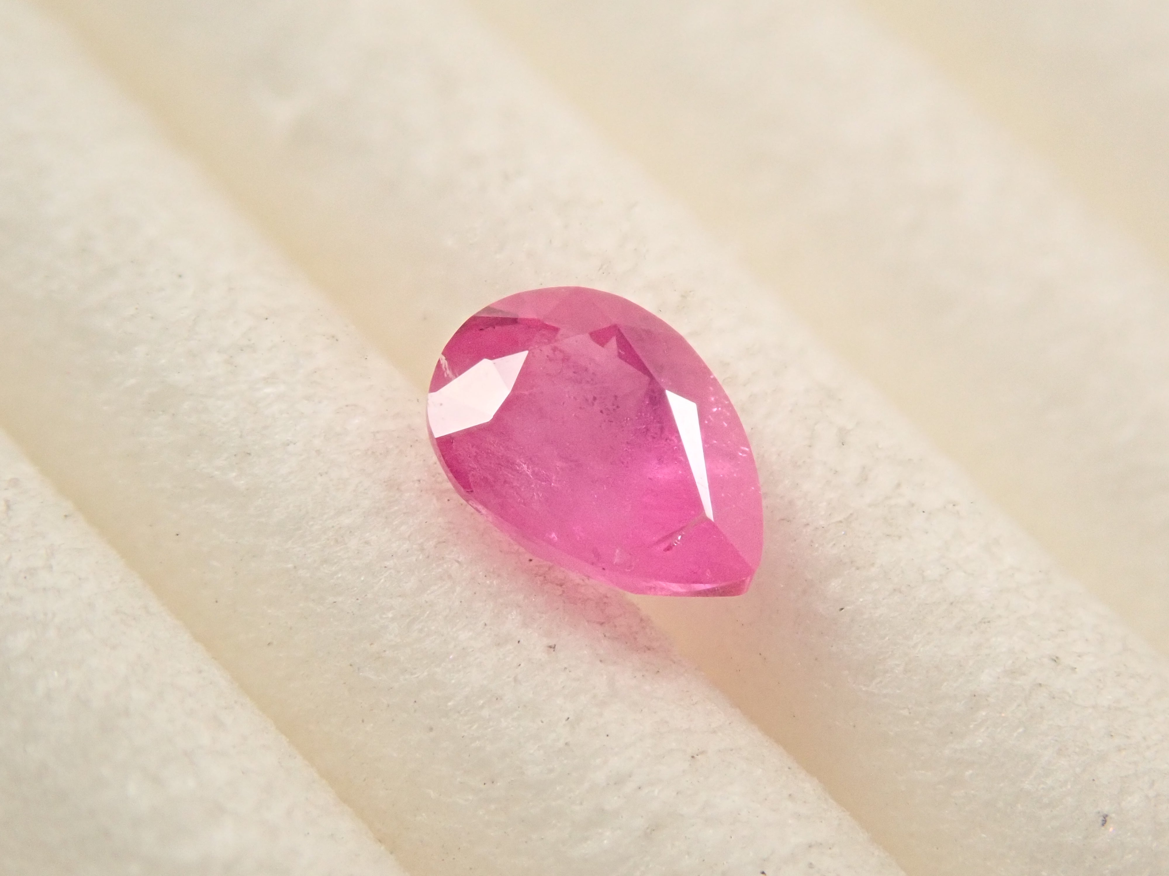 【11/29 22時販売】グリーンランド産ルビー 0.266ctルース 証明書