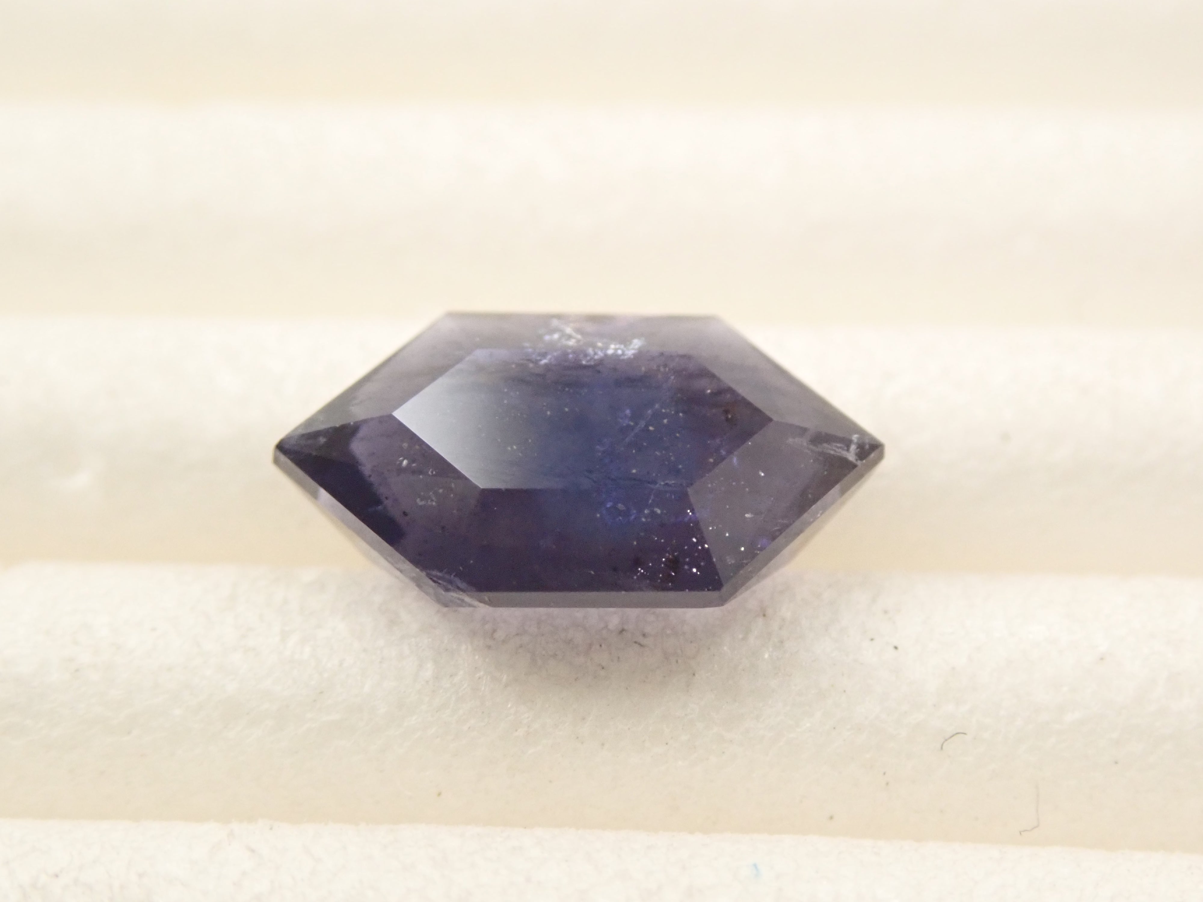 【11/27 22時販売】インド産アイオライトサンストーン 0.769ctルース