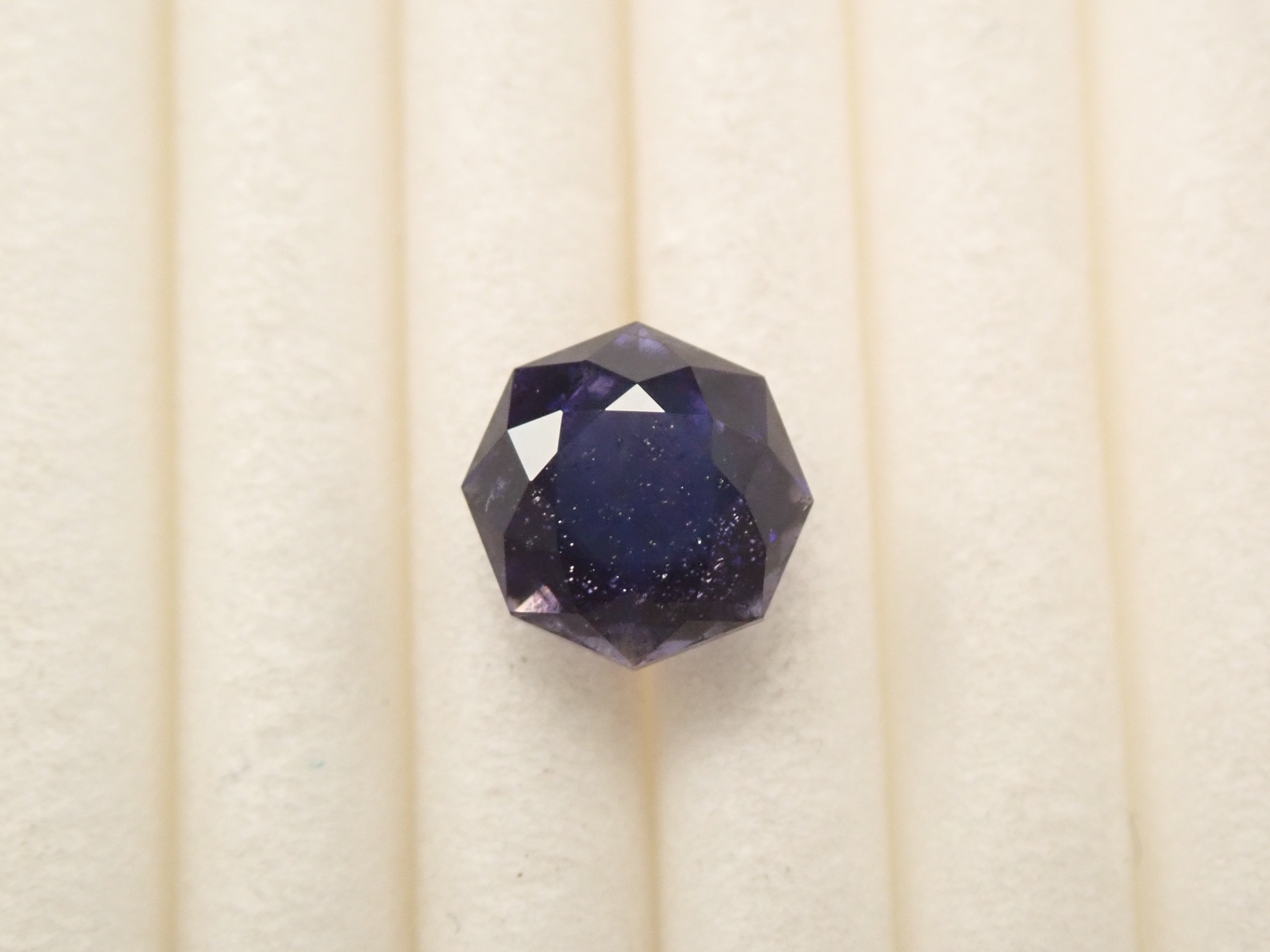 【11/29 22時販売】インド産アイオライトサンストーン 0.745ctルース