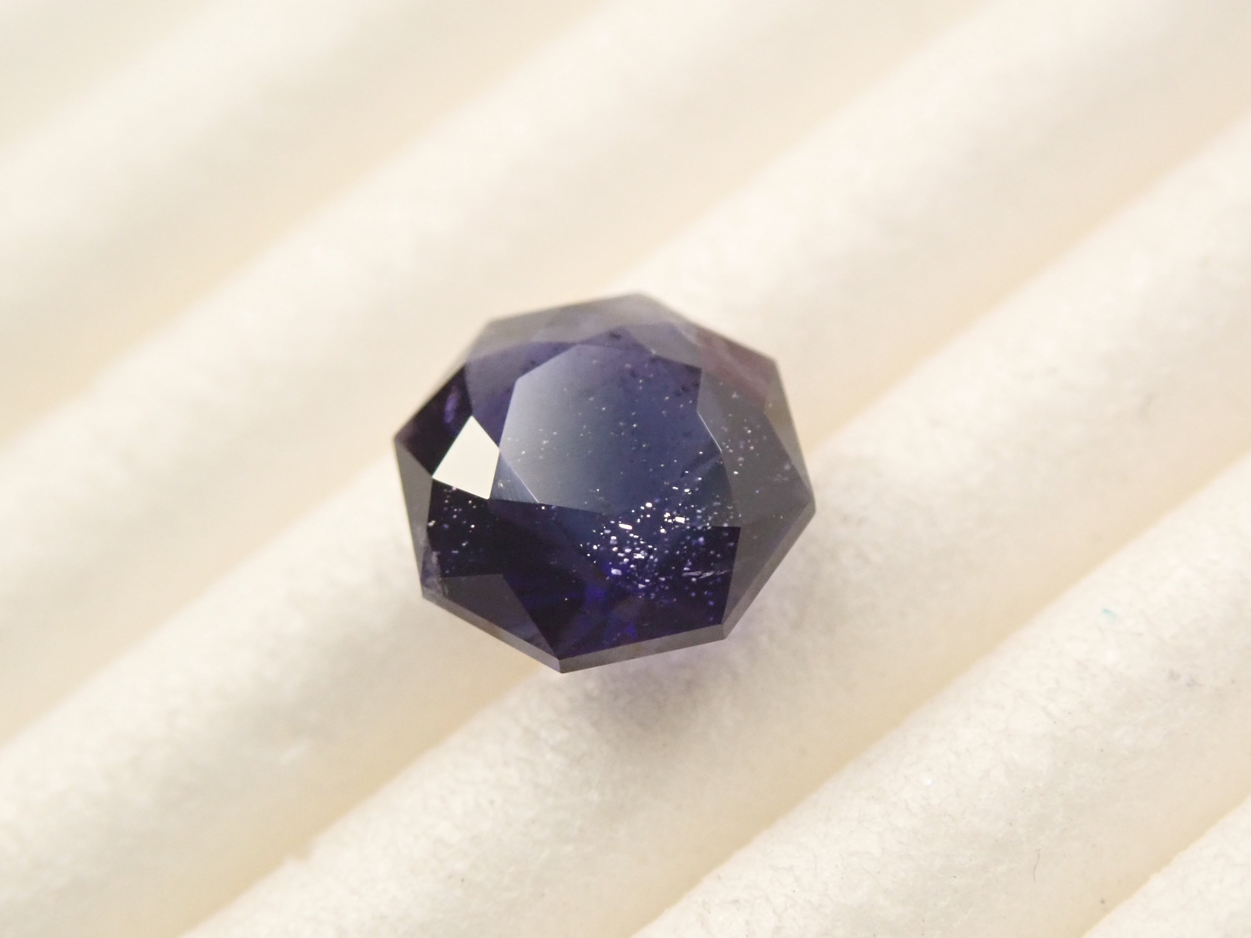 【11/29 22時販売】インド産アイオライトサンストーン 0.745ctルース