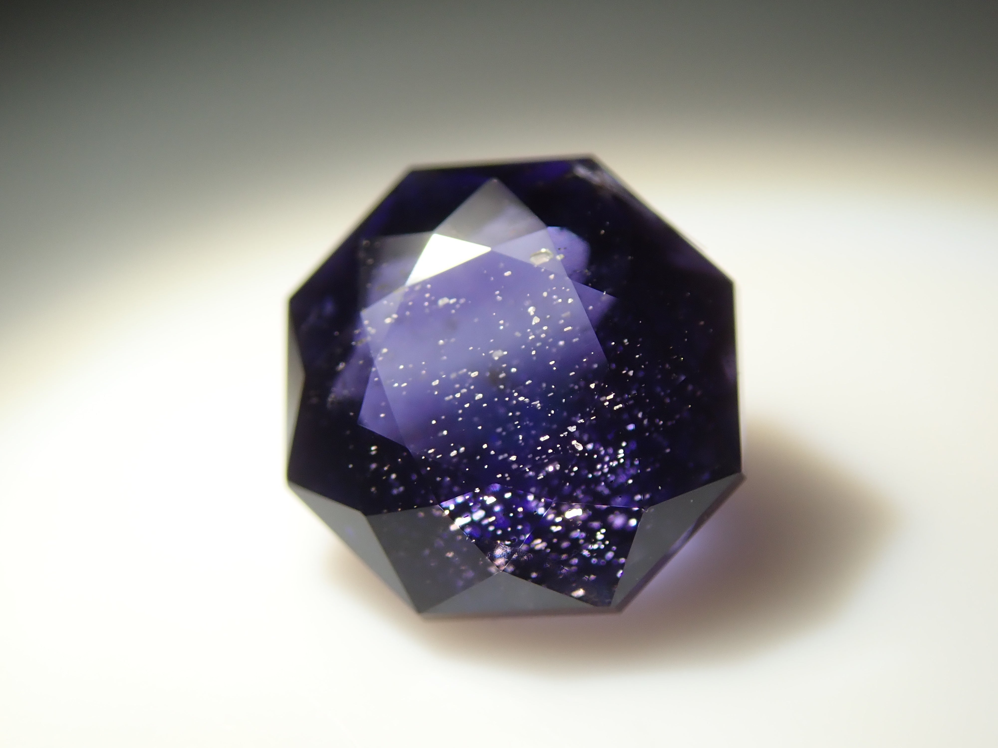 【11/29 22時販売】インド産アイオライトサンストーン 0.745ctルース