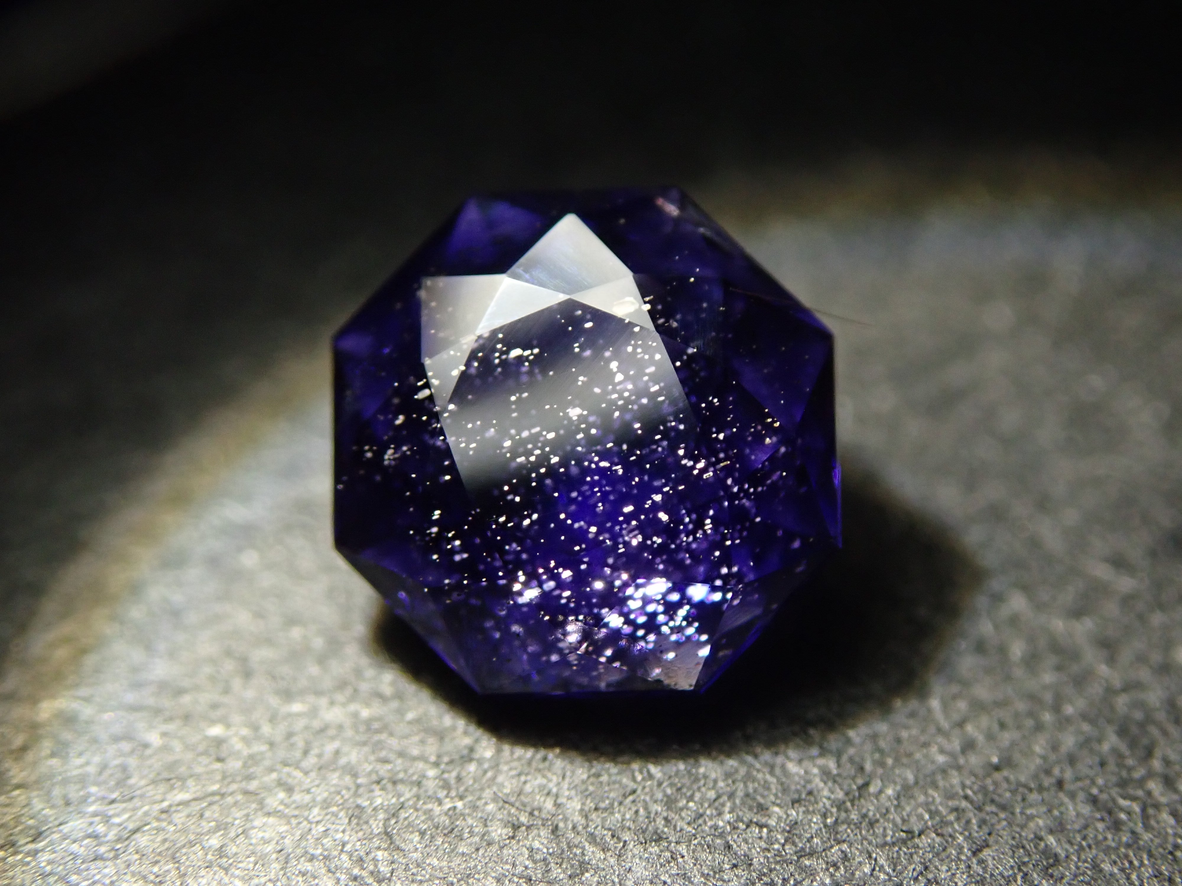 【11/29 22時販売】インド産アイオライトサンストーン 0.745ctルース