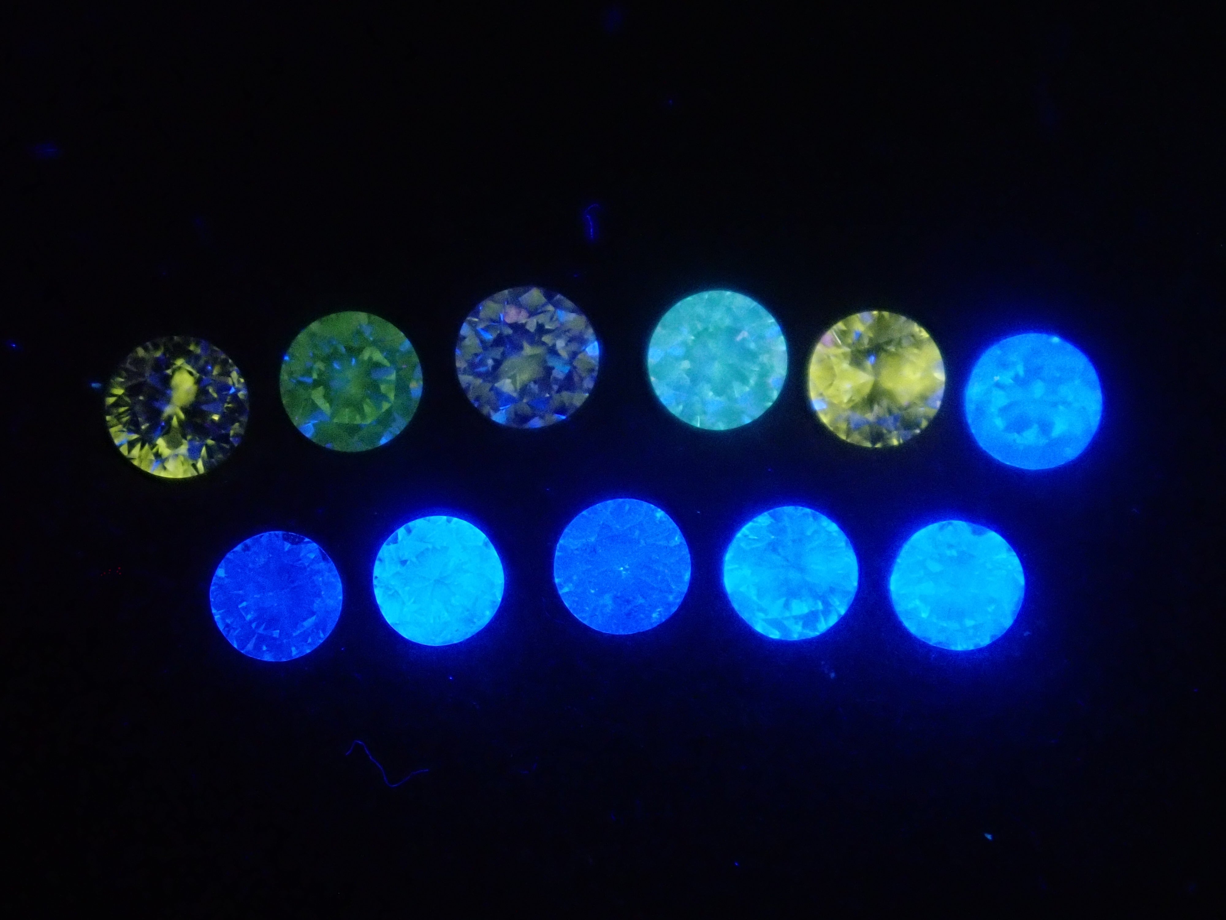 【11/24 22時販売】《限定12石》VS相当蛍光ダイヤモンドガチャ・ミニスライスダイヤモンドのおまけ付《複数購入割引有》