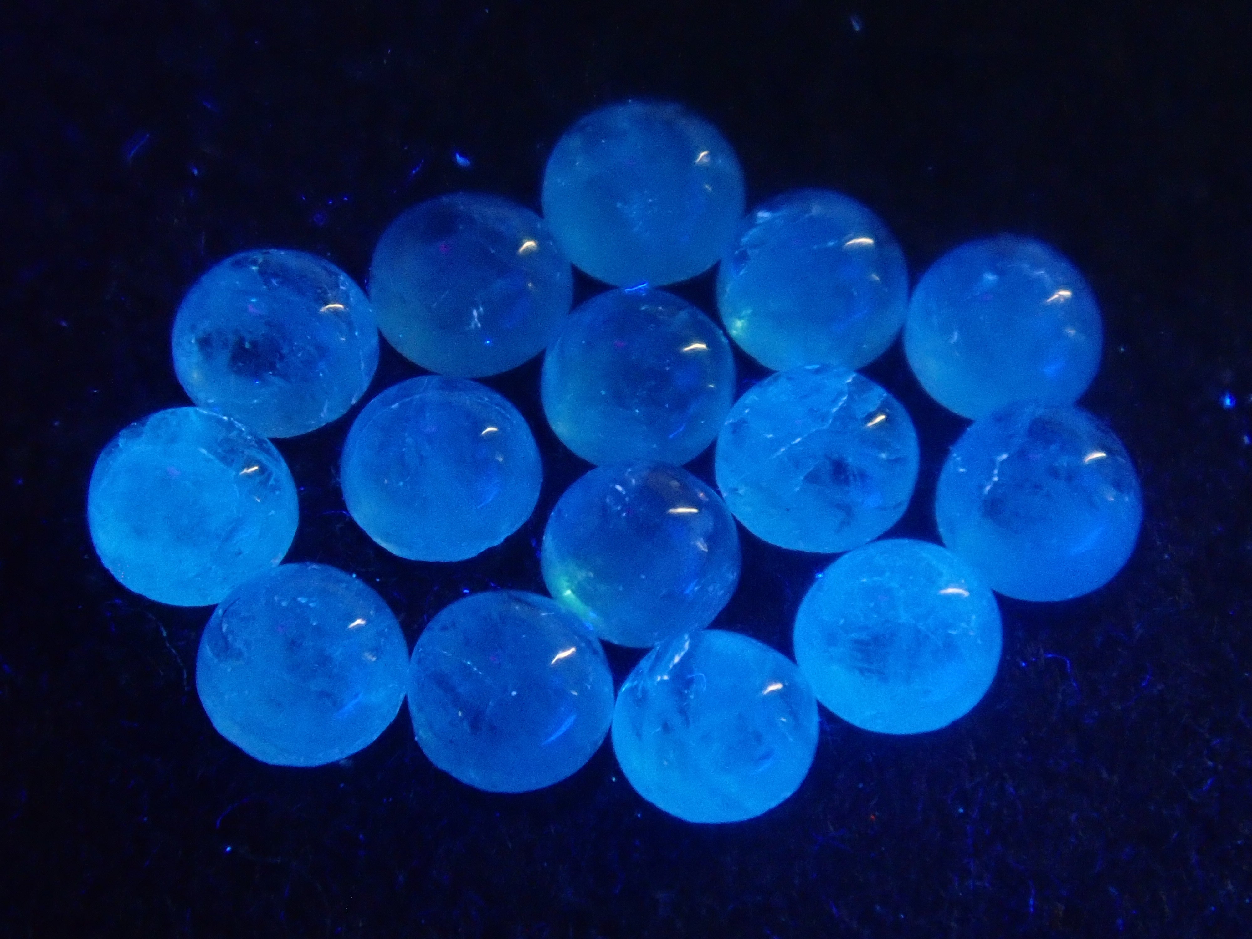 【11/23 22時販売】《限定15石》ブラジル産パライバトルマリン(カボションカット約2.2mm)1石ルース《複数購入割引有》