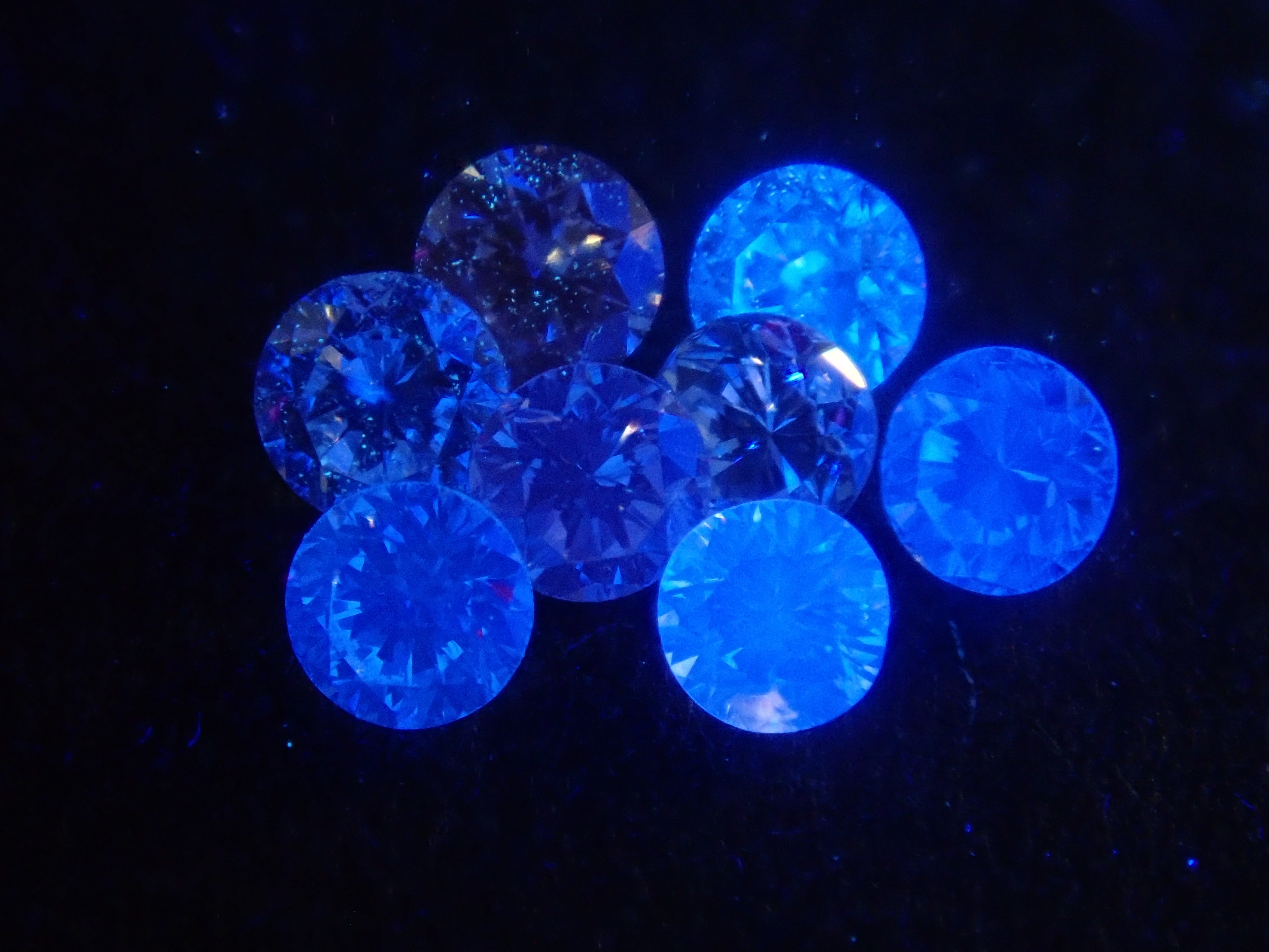 【11/29 22時販売】《限定10石》3.2mm/F/VVS-1/EXCELLENT(H&C)含むダイヤモンドガチャ《複数購入割引有》