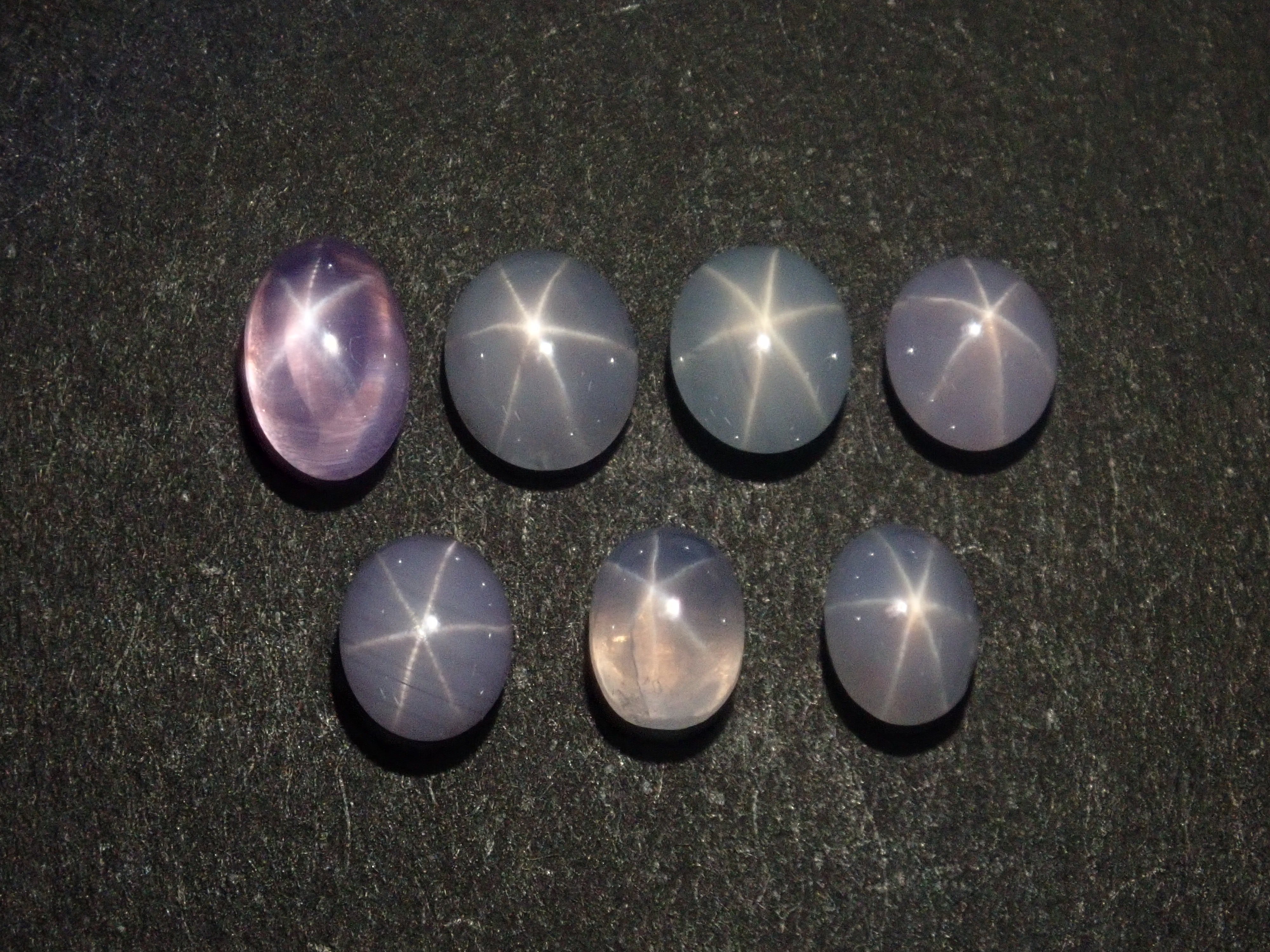 【11/23 22時販売】《限定7石》スリランカ産スターサファイア1石ルース《複数購入割引有》