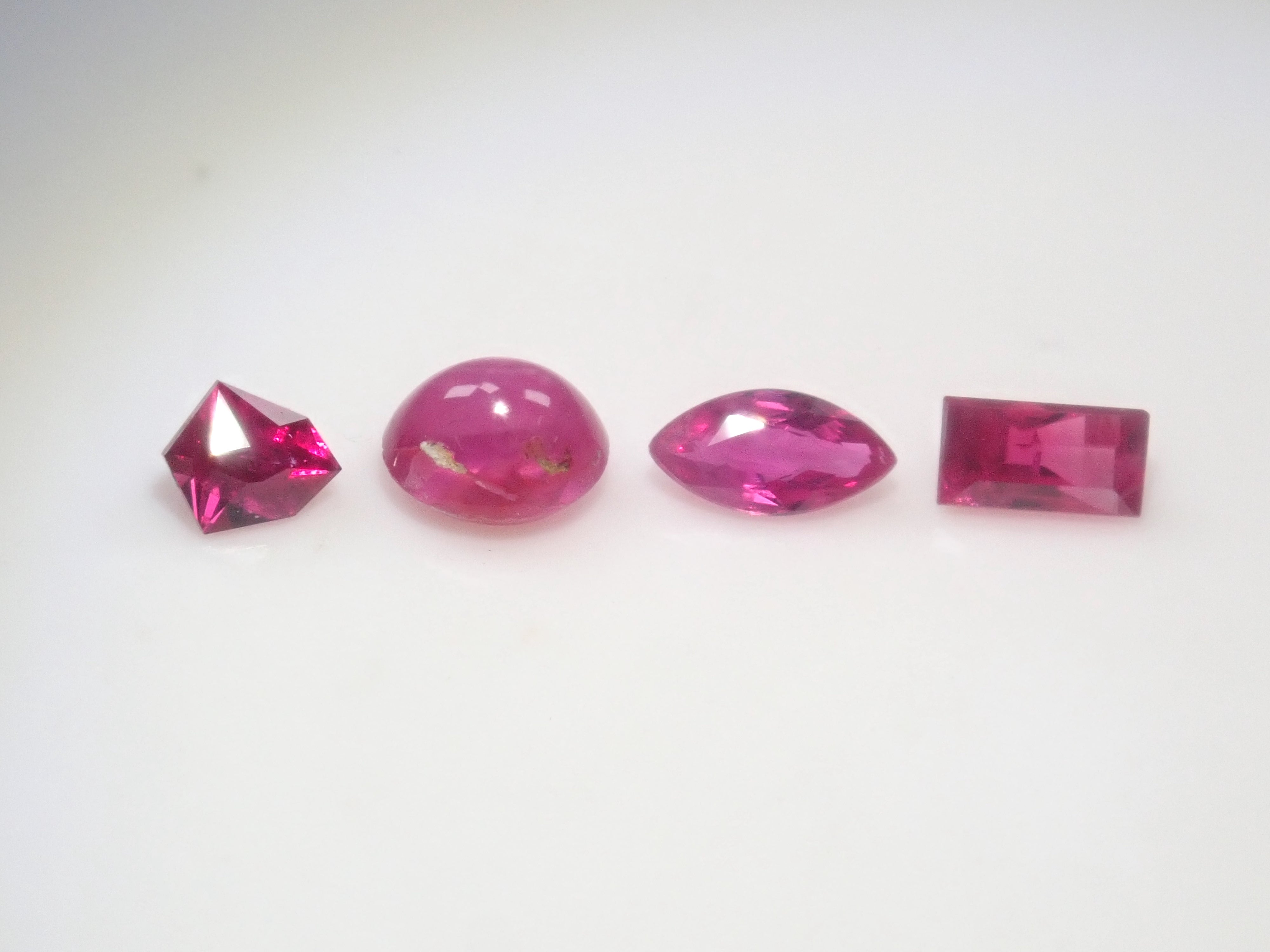 【12/5 22時販売】《限定20石》ピジョンブラッドルビーAGL加盟の鑑別書付6石含む赤色宝石ガチャ《複数購入割引有》