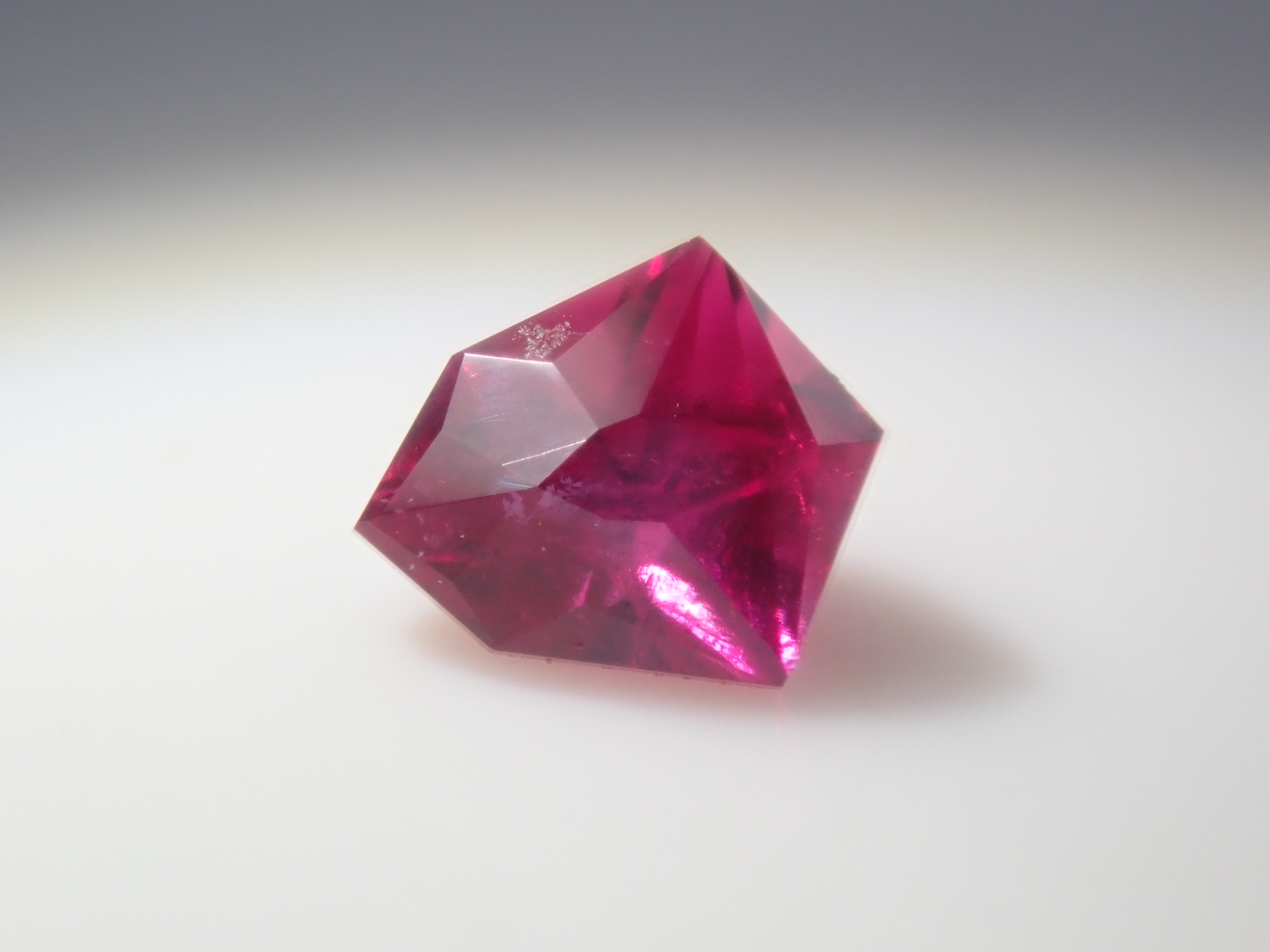 【12/5 22時販売】《限定20石》ピジョンブラッドルビーAGL加盟の鑑別書付6石含む赤色宝石ガチャ《複数購入割引有》