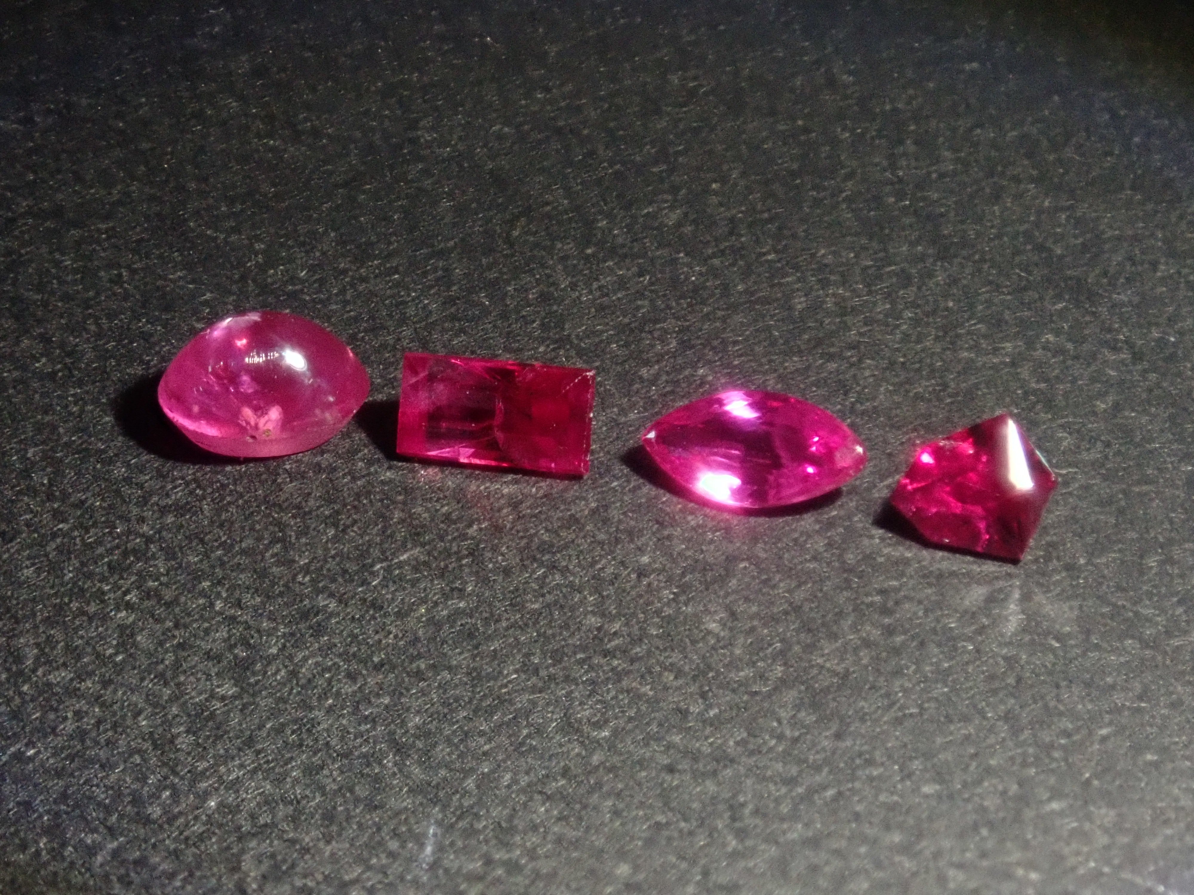 【12/5 22時販売】《限定20石》ピジョンブラッドルビーAGL加盟の鑑別書付6石含む赤色宝石ガチャ《複数購入割引有》