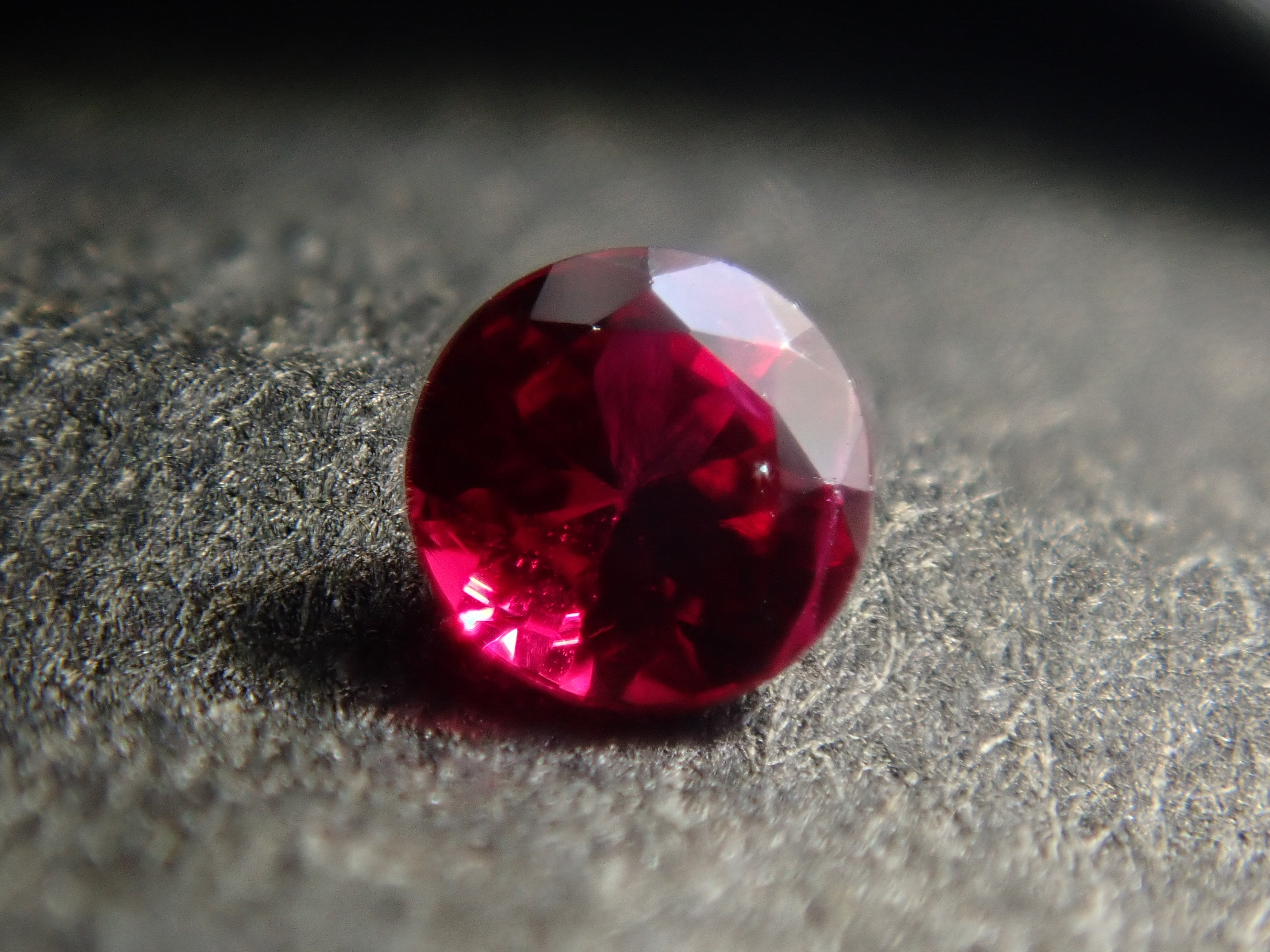 【12/5 22時販売】《限定20石》ピジョンブラッドルビーAGL加盟の鑑別書付6石含む赤色宝石ガチャ《複数購入割引有》