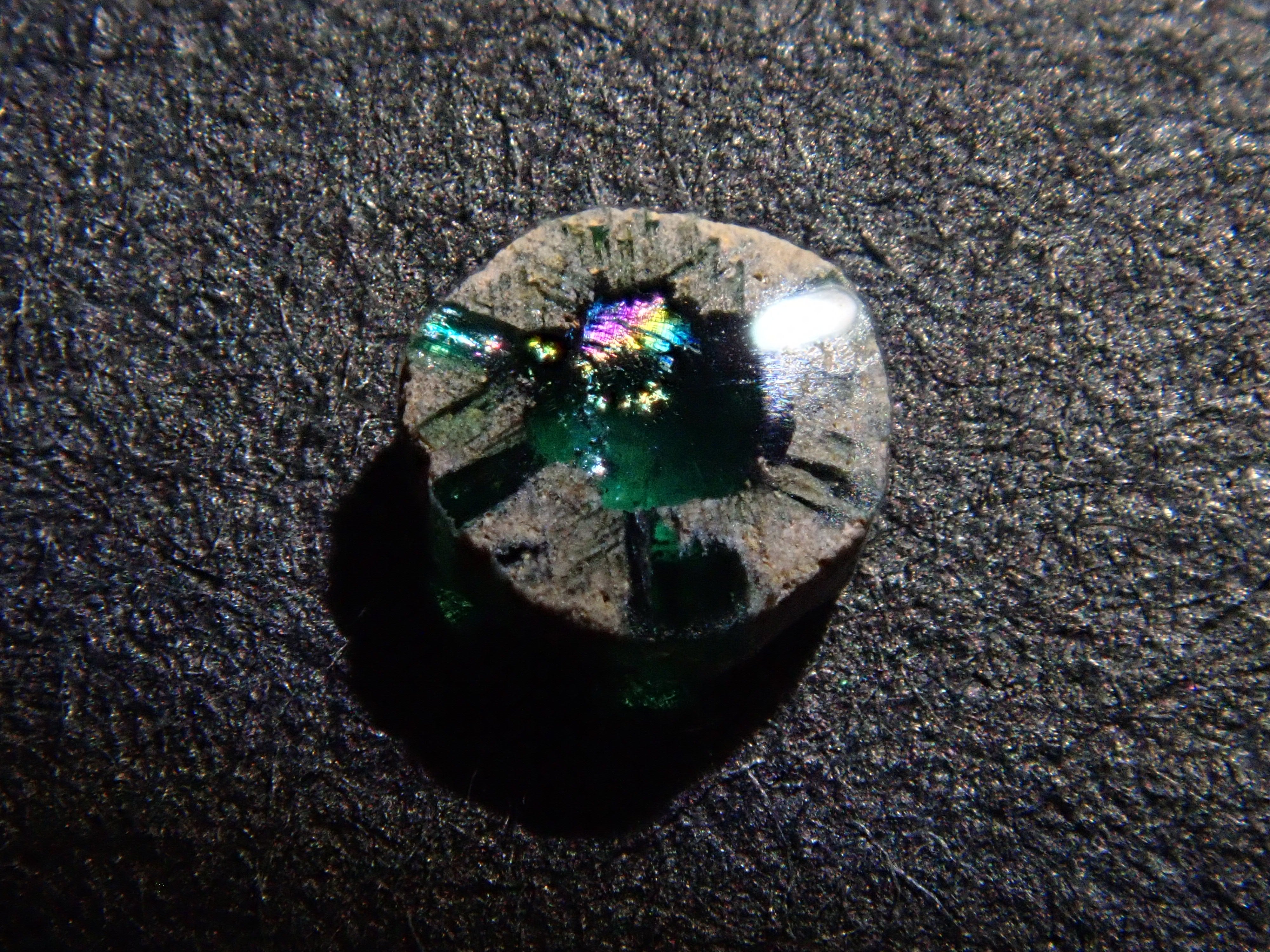 コロンビア産トラピッチェエメラルド(逆トラピッチェ) 0.078ct原石