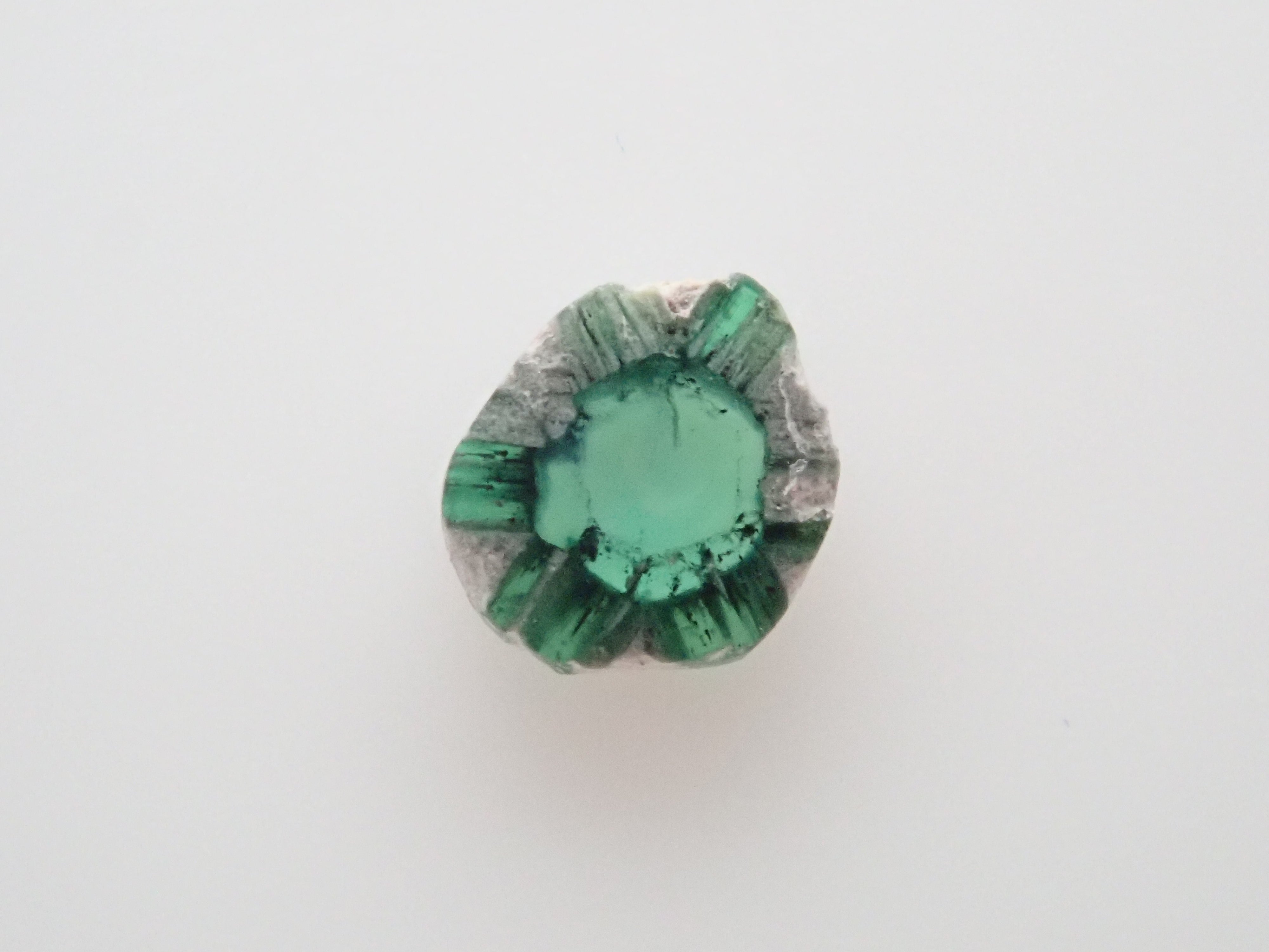 コロンビア産トラピッチェエメラルド(逆トラピッチェ) 0.091ct原石