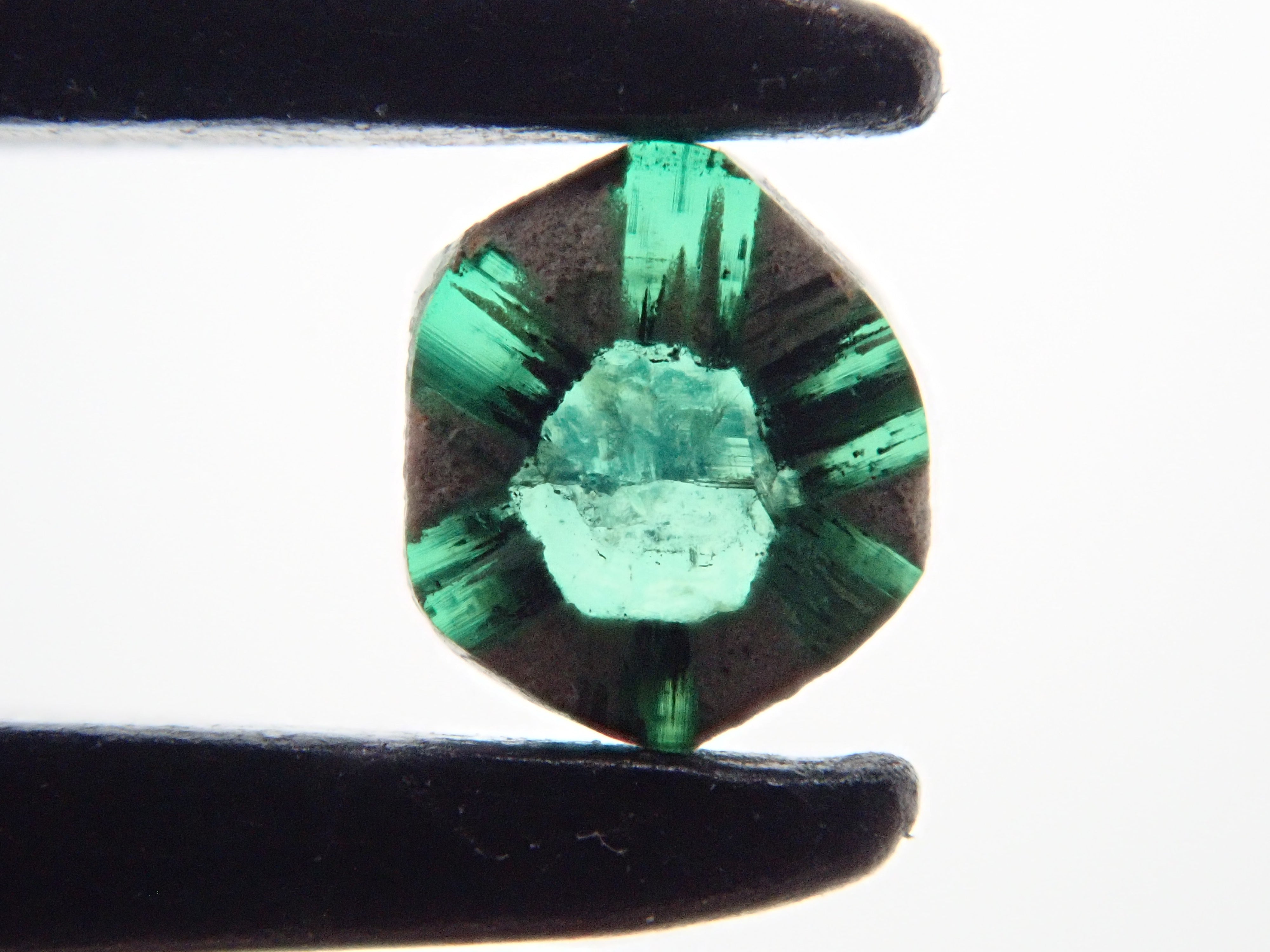 コロンビア産トラピッチェエメラルド(逆トラピッチェ) 0.131ct原石