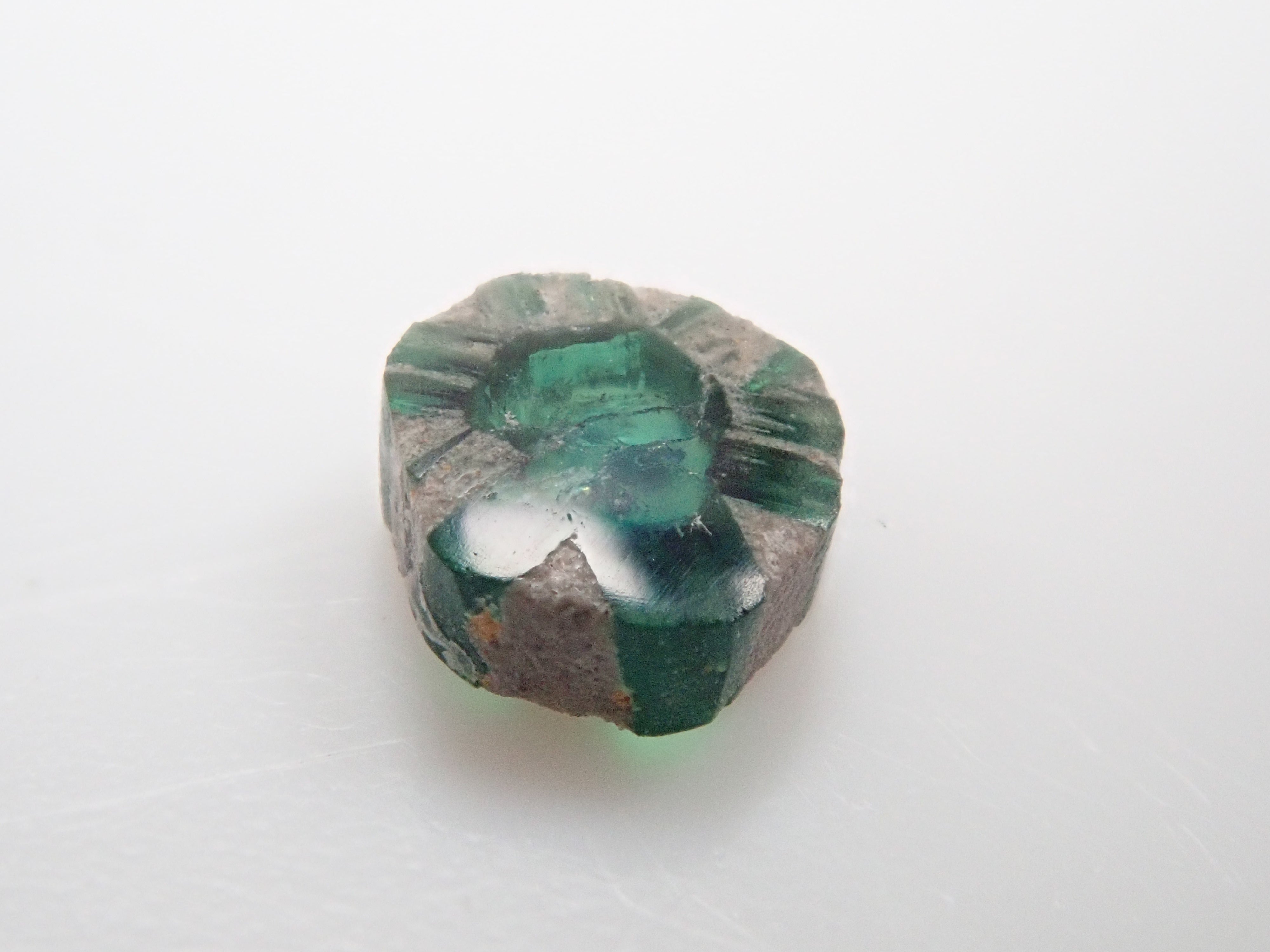 コロンビア産トラピッチェエメラルド(逆トラピッチェ) 0.131ct原石