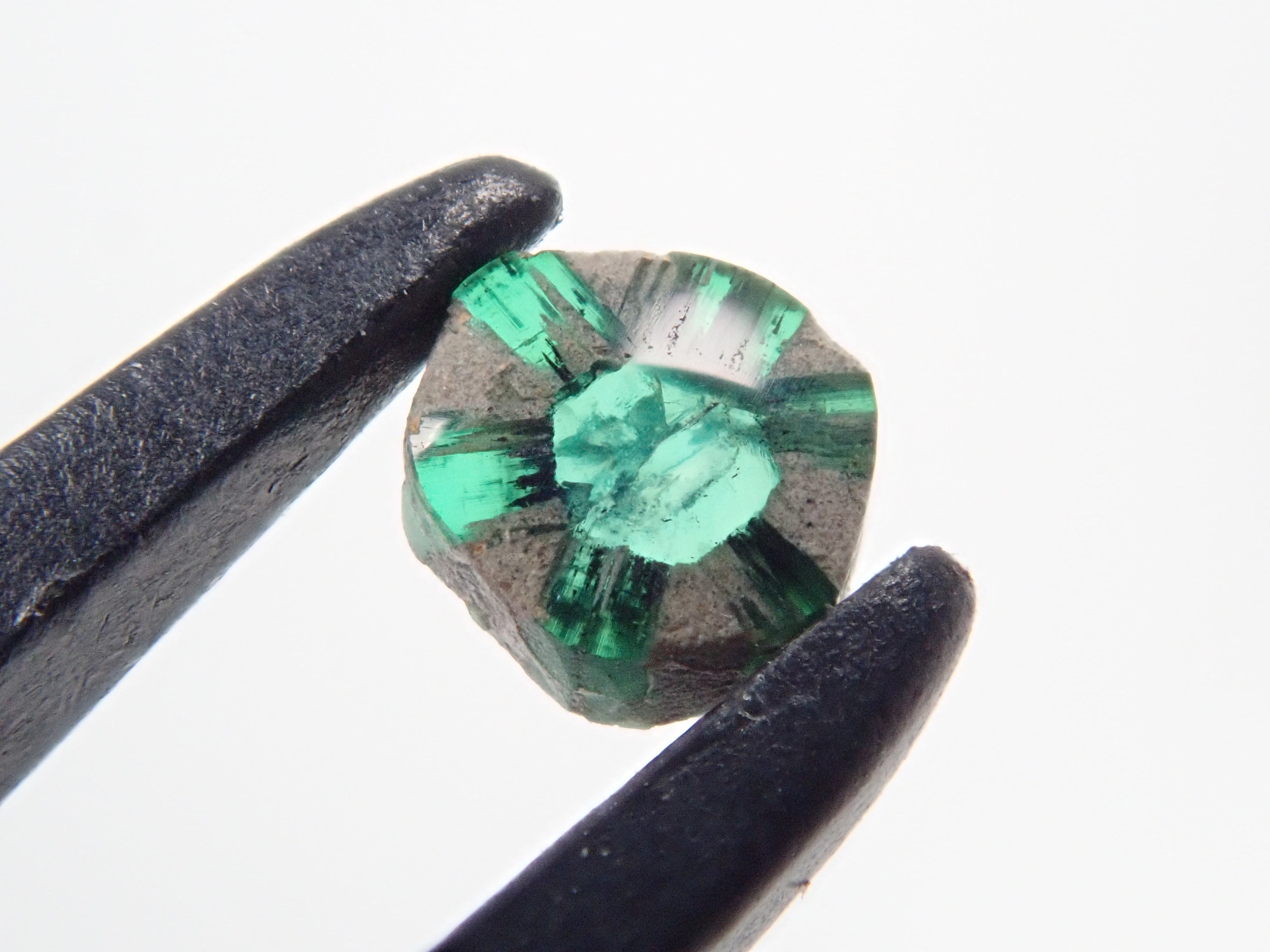 コロンビア産トラピッチェエメラルド(逆トラピッチェ) 0.131ct原石