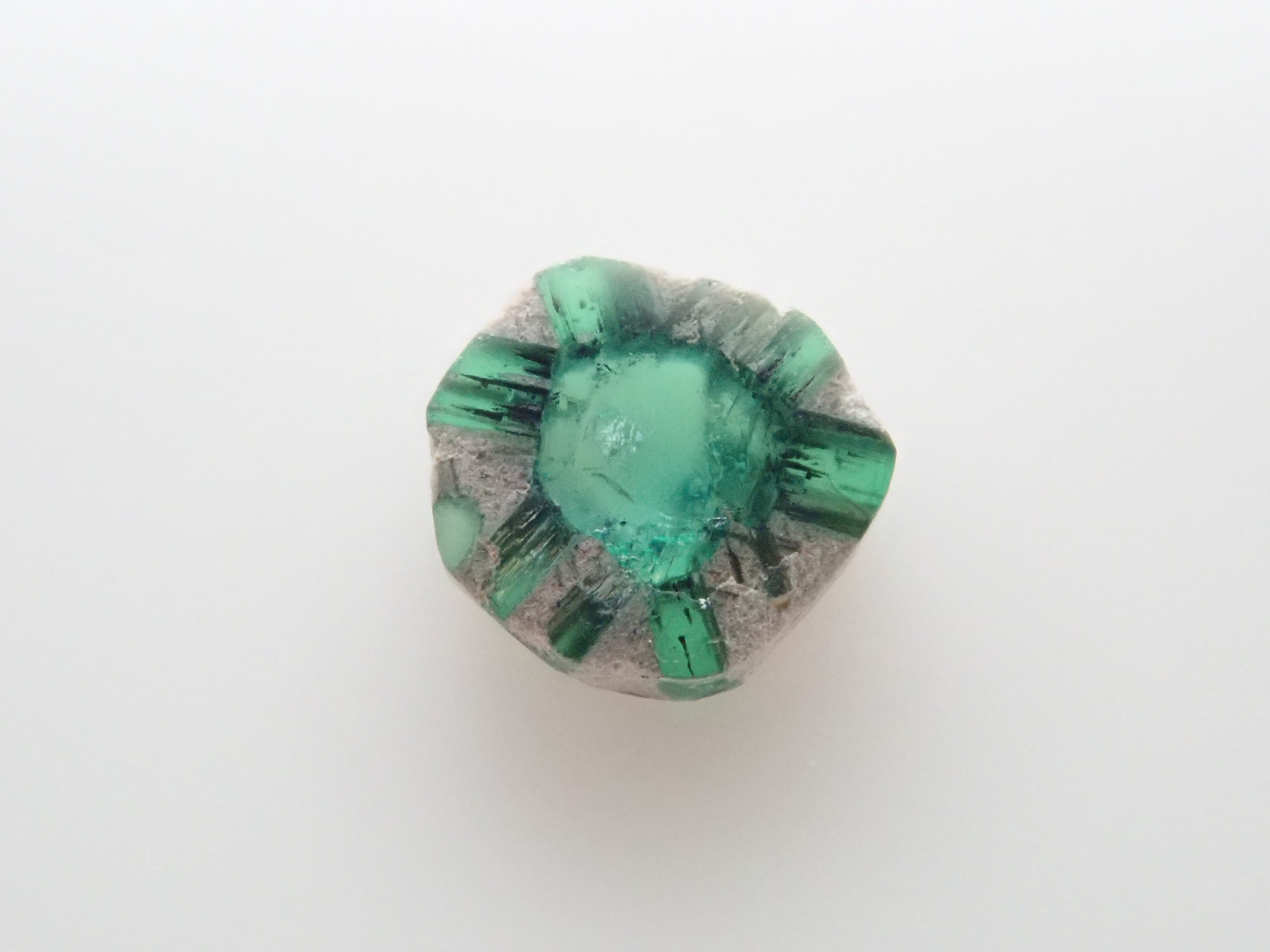 コロンビア産トラピッチェエメラルド(逆トラピッチェ) 0.132ct原石