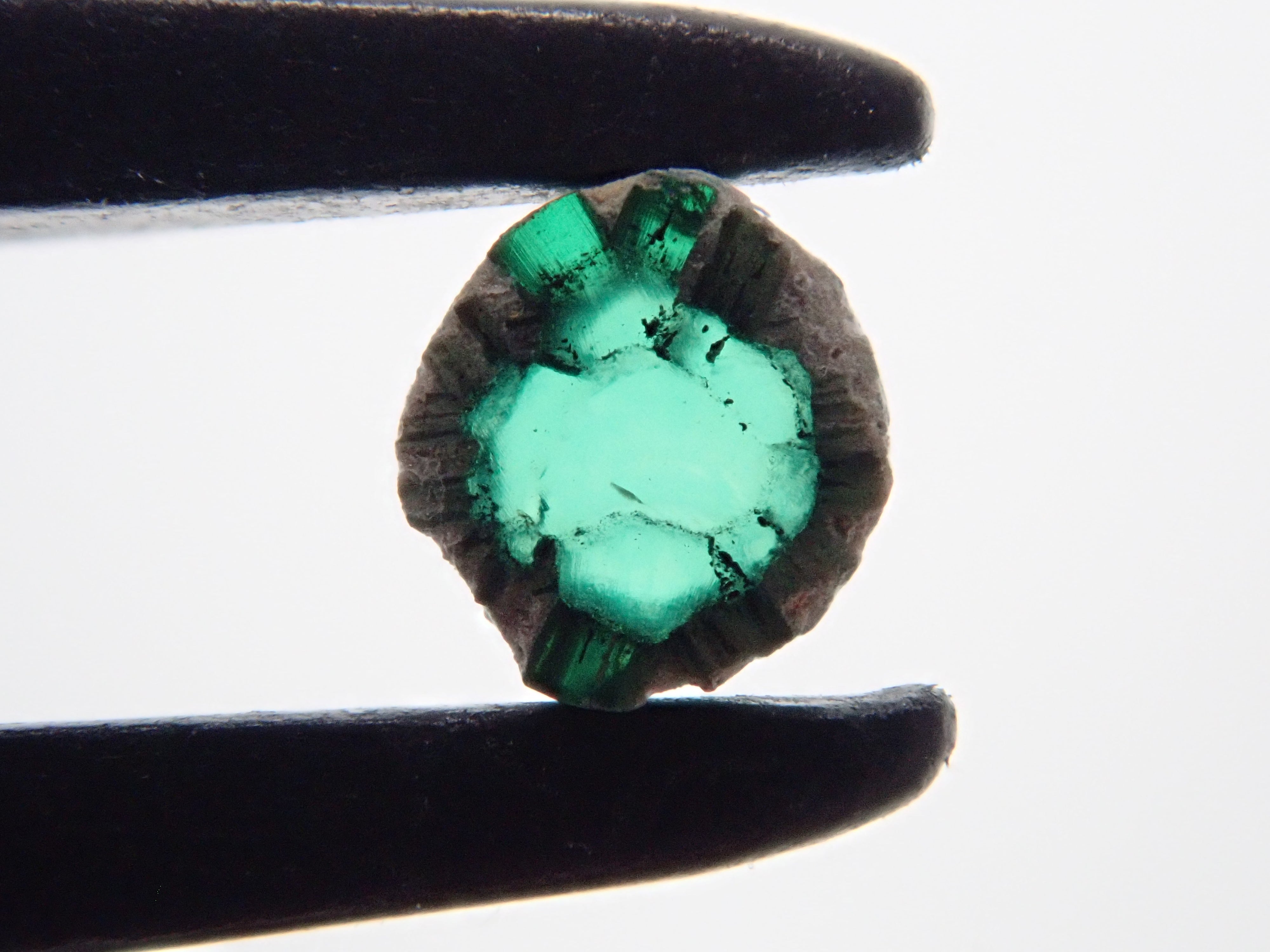 コロンビア産トラピッチェエメラルド(逆トラピッチェ) 0.135ct原石