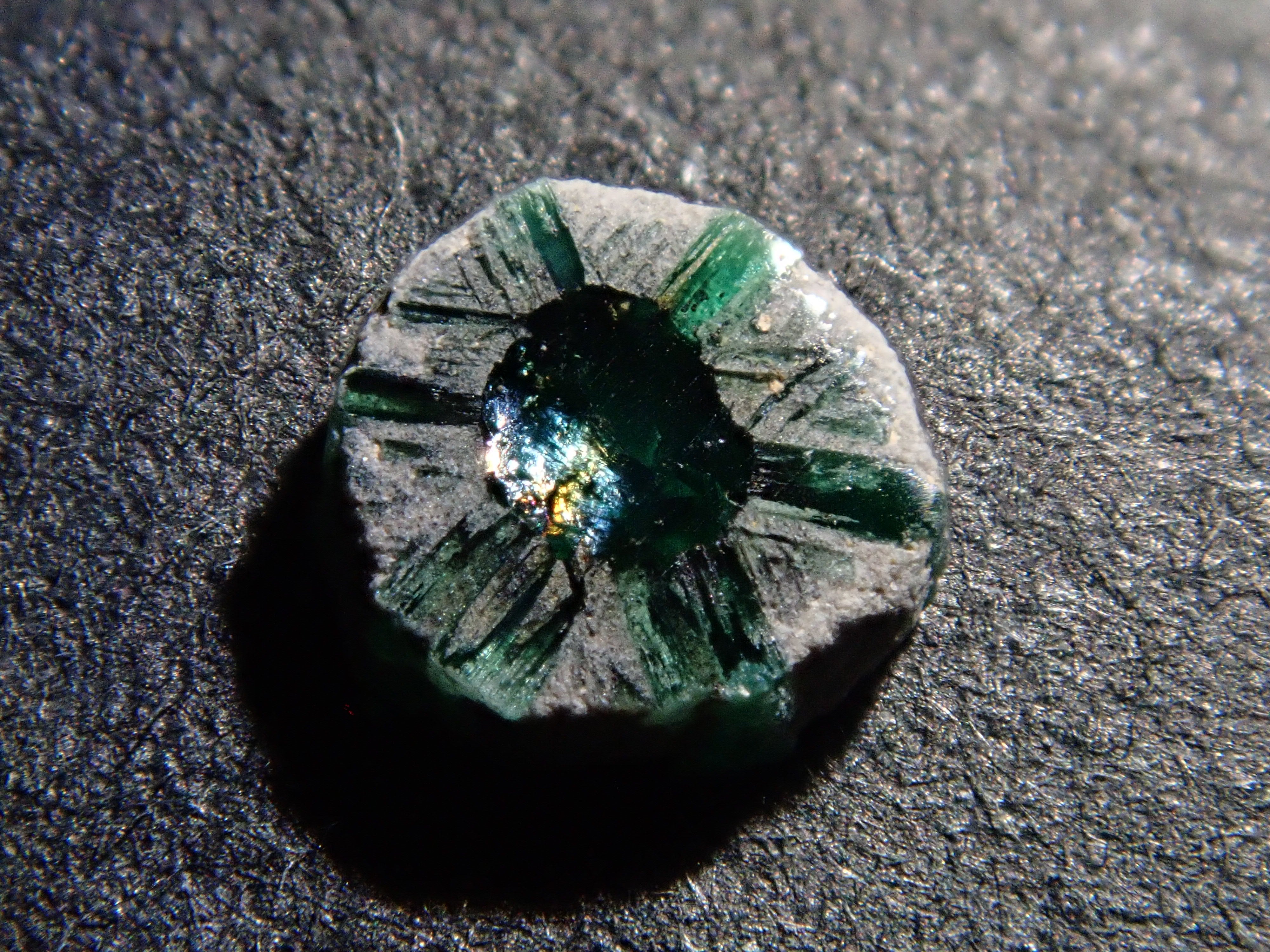 コロンビア産トラピッチェエメラルド(逆トラピッチェ) 0.168ct原石