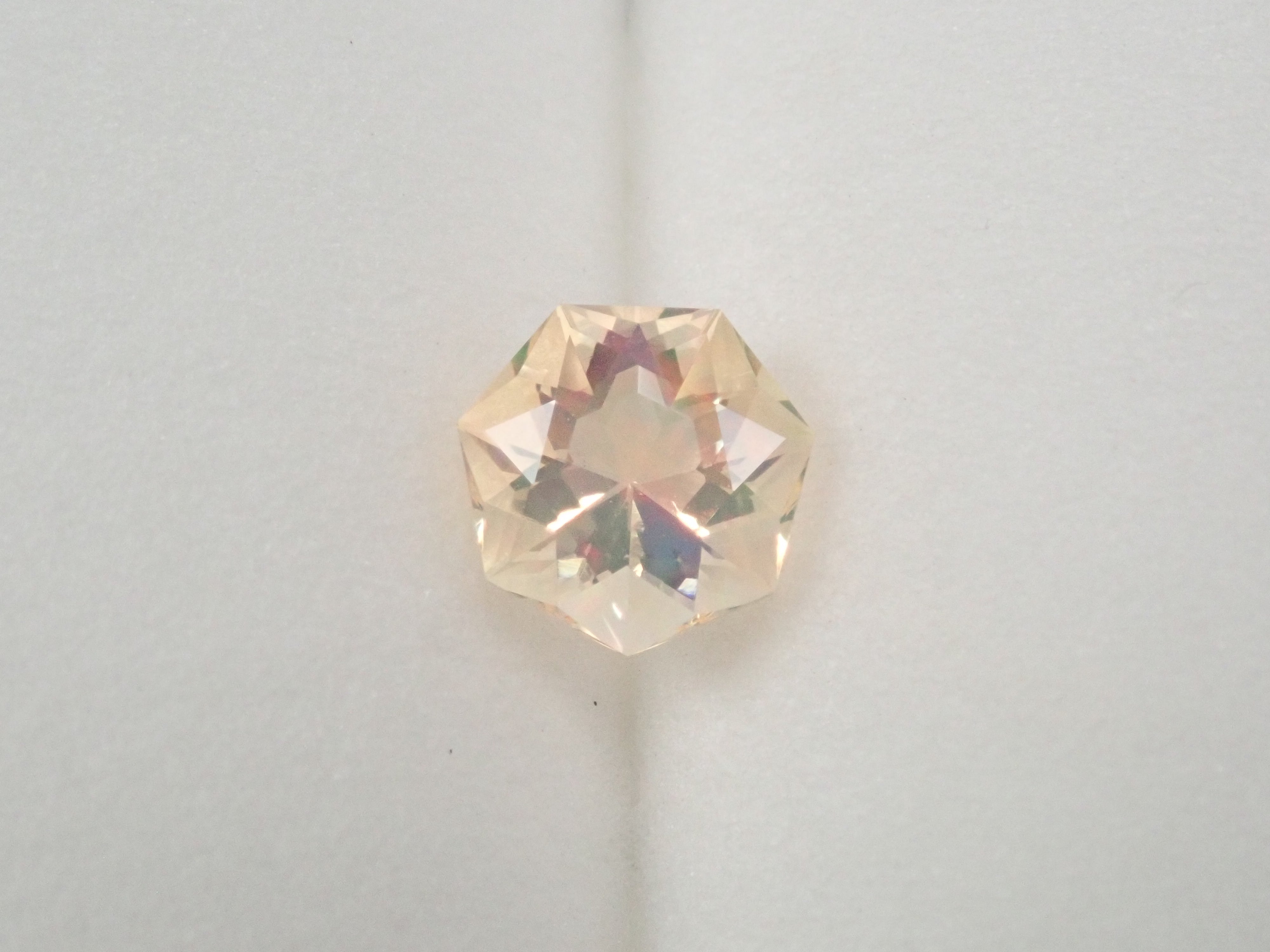 メキシコ産オパール(ファセットカット) 0.550ctルース