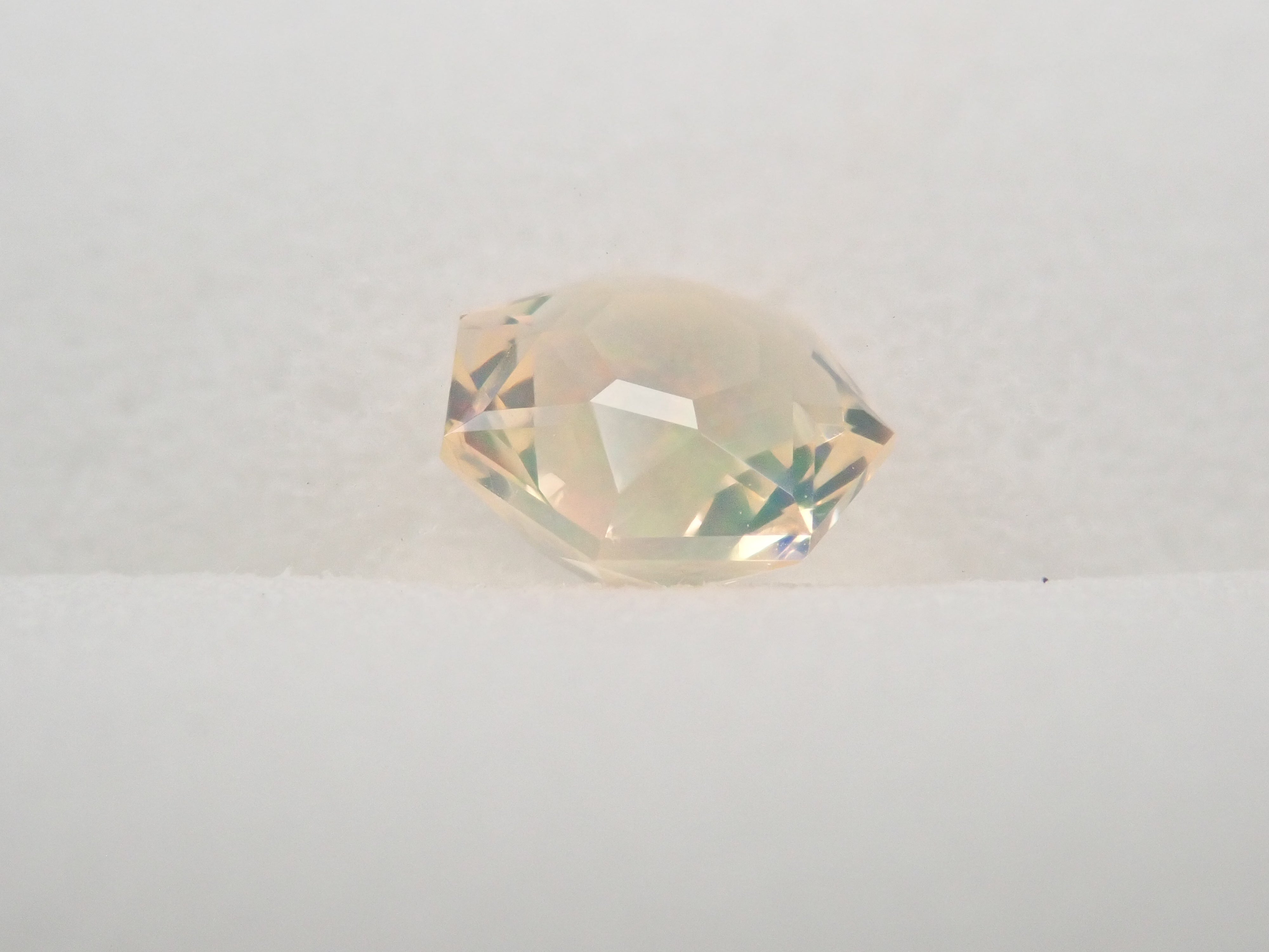 メキシコ産オパール(ファセットカット) 0.550ctルース