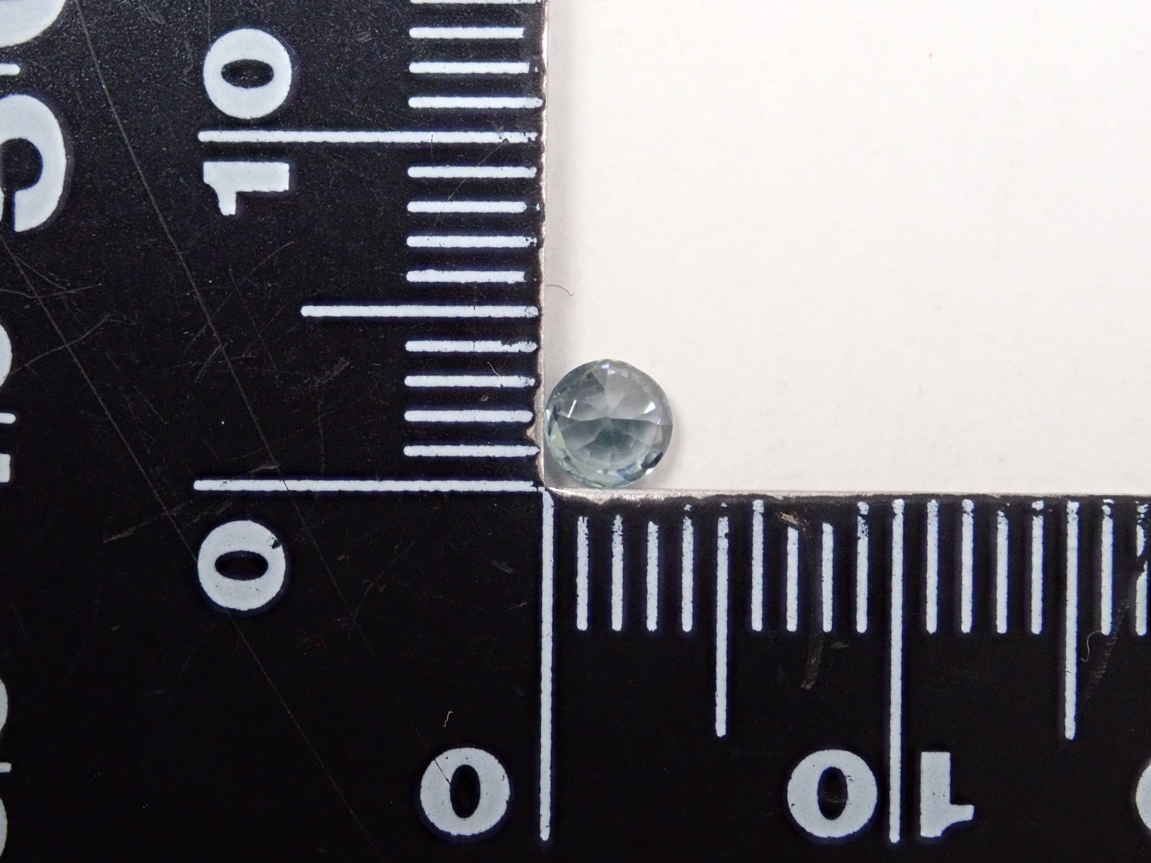 ミャンマー産カラーチェンジジルコン 3.7mm/0.323ctルース