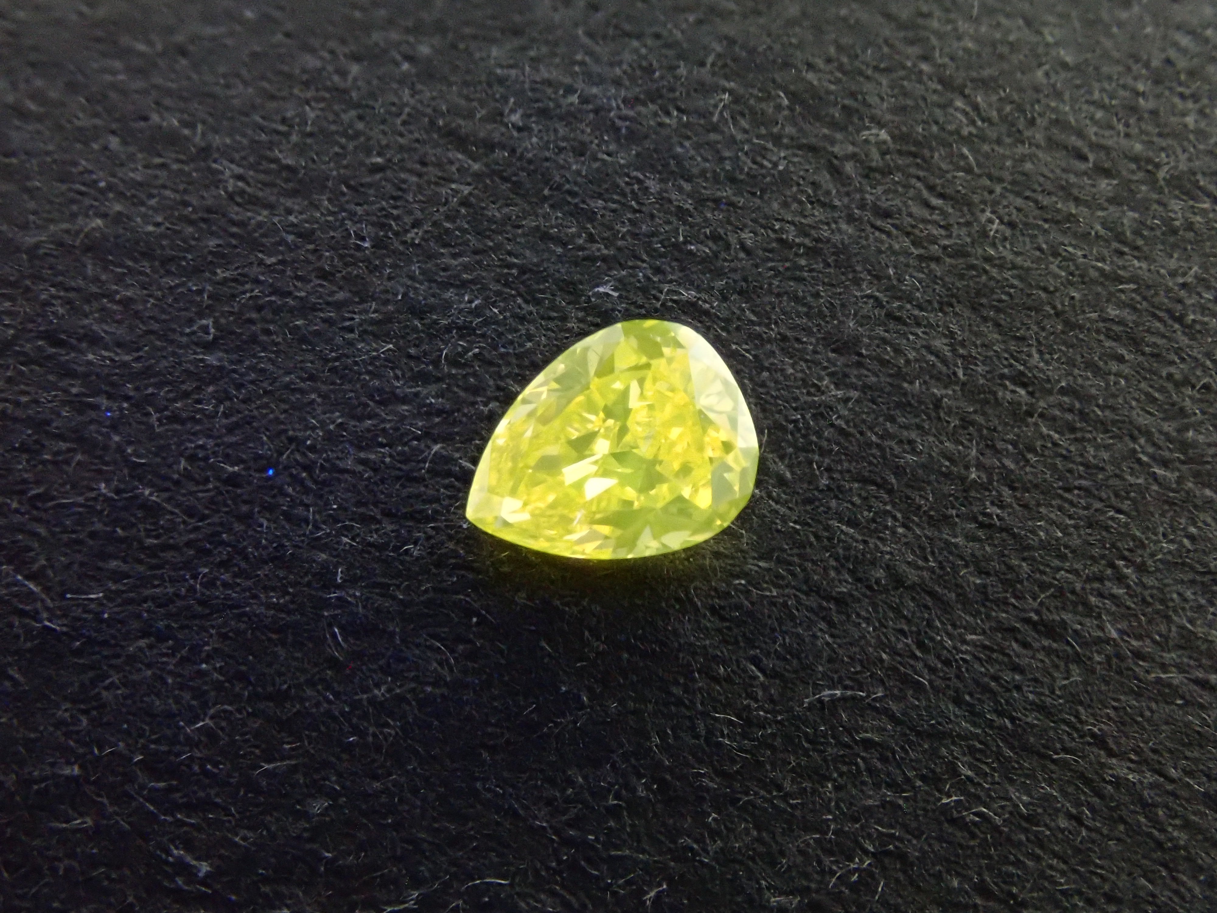 イエローダイヤモンド 0.153ctルース(FANCY INTENSE YELLOW ORANGE, SI1)