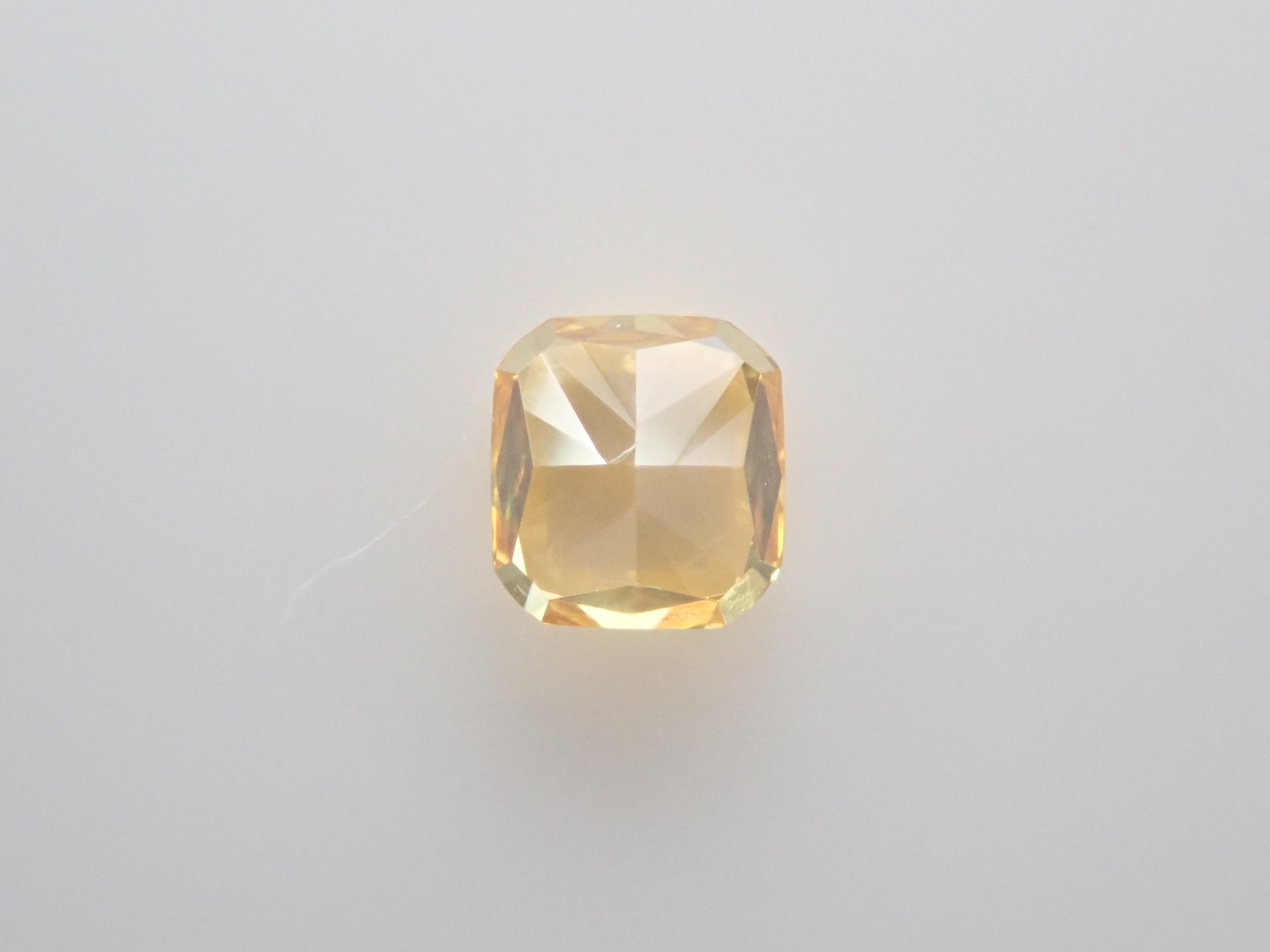イエローダイヤモンド 0.212ctルース(FANCY DEEP ORANGY YELLOW, VS1)