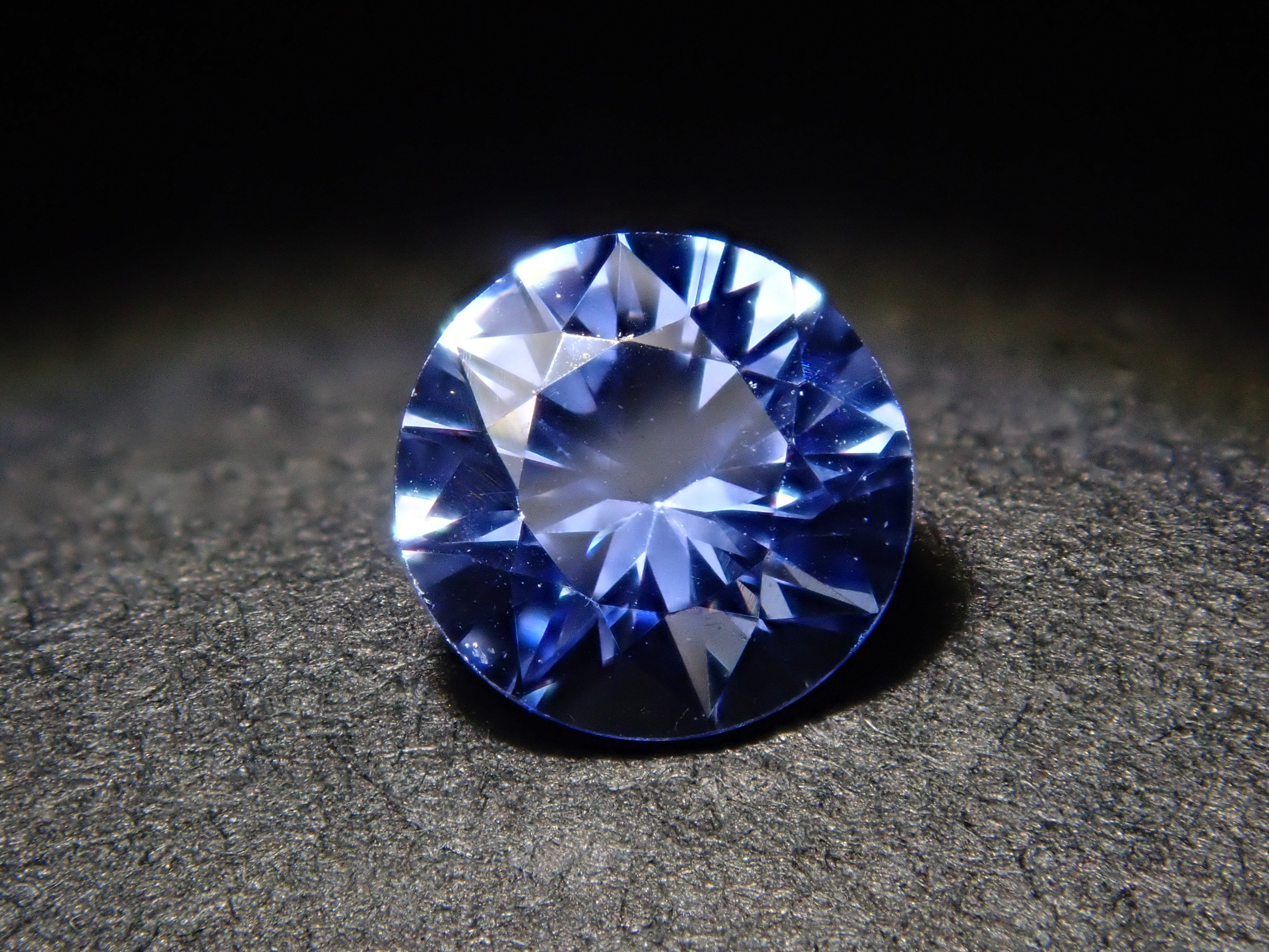 ブルーサファイア 4.1mm/0.323ctルース