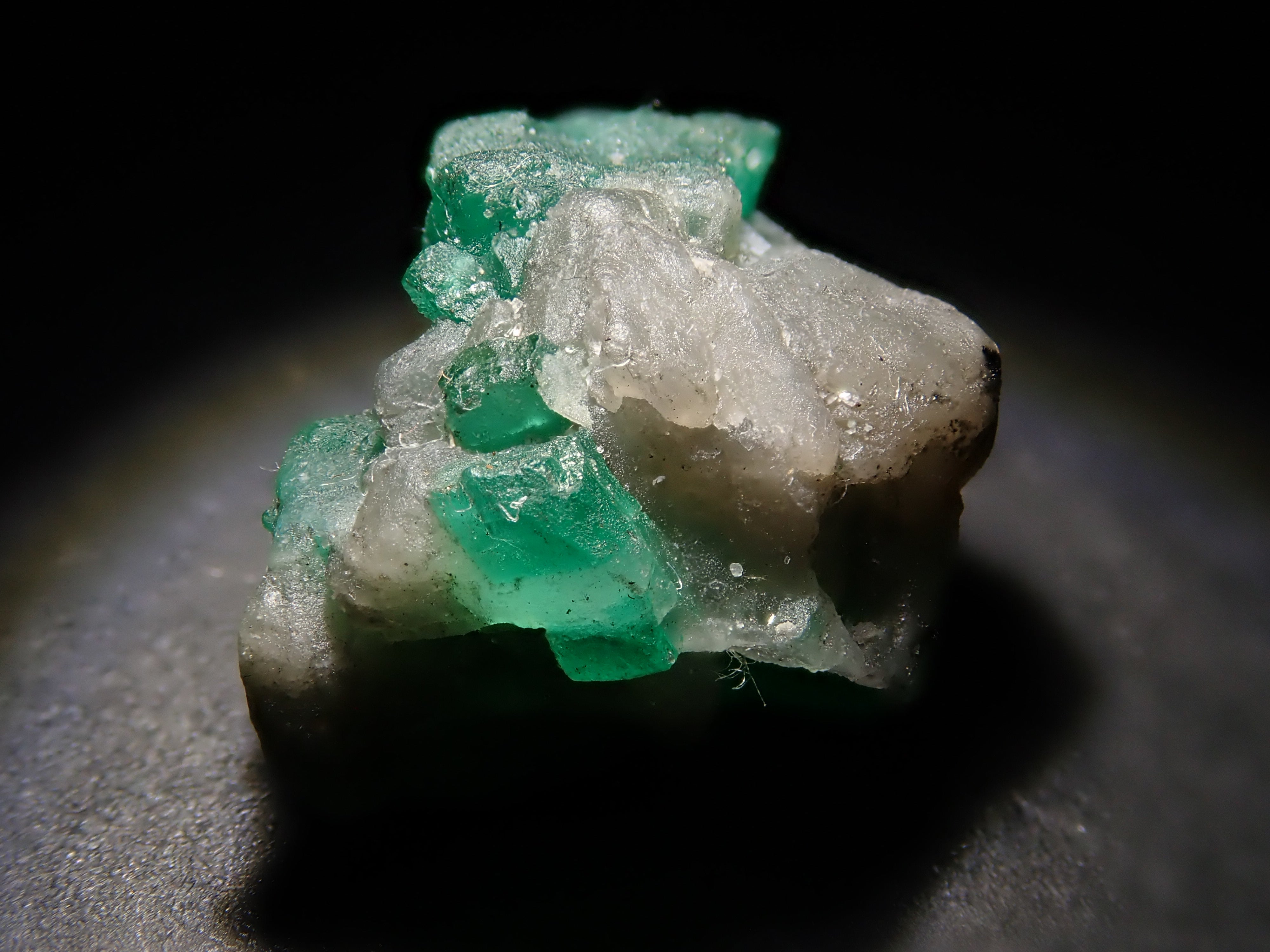 【12/20 22時販売】コロンビア産エメラルド 7.924ct原石