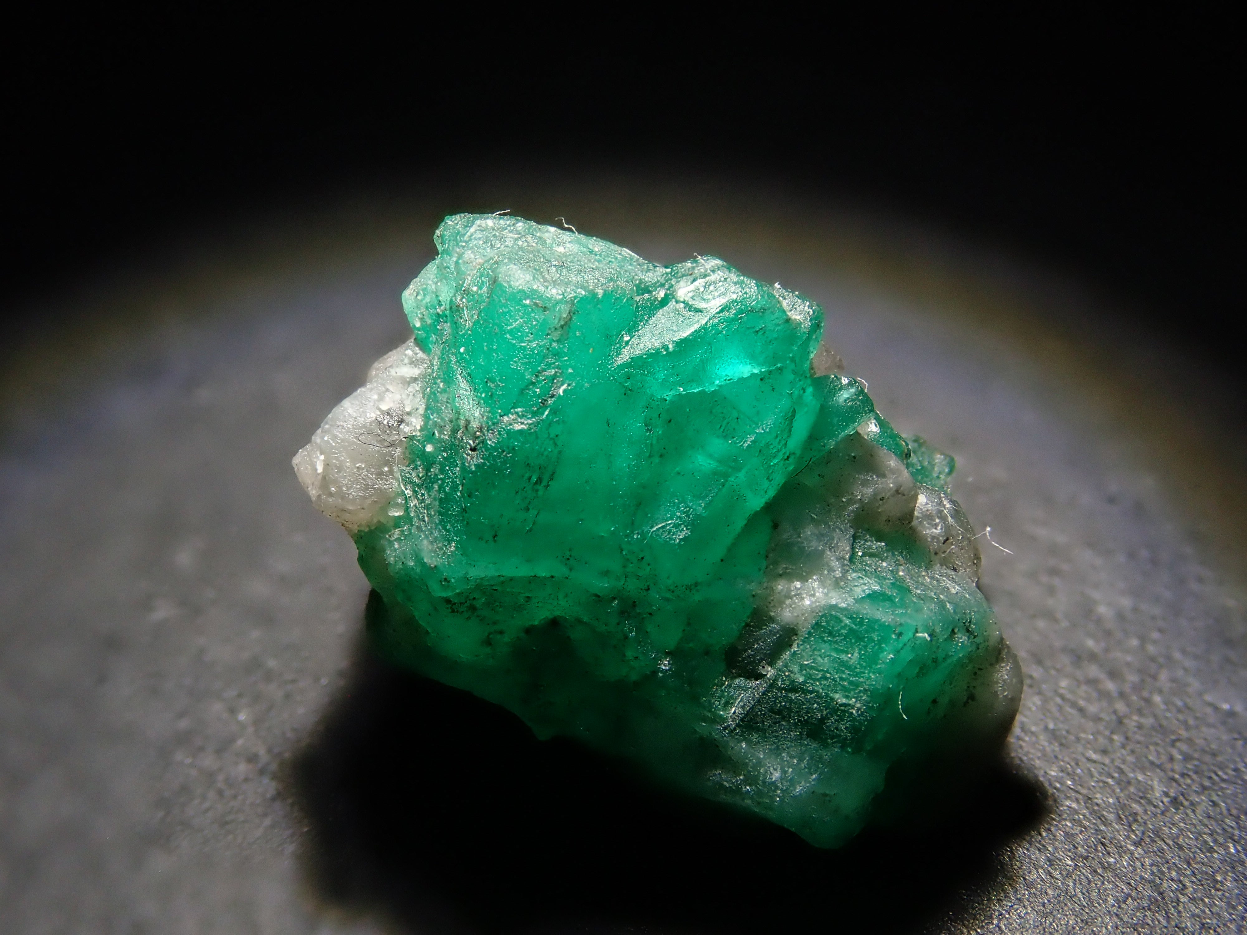 【12/20 22時販売】コロンビア産エメラルド 7.924ct原石