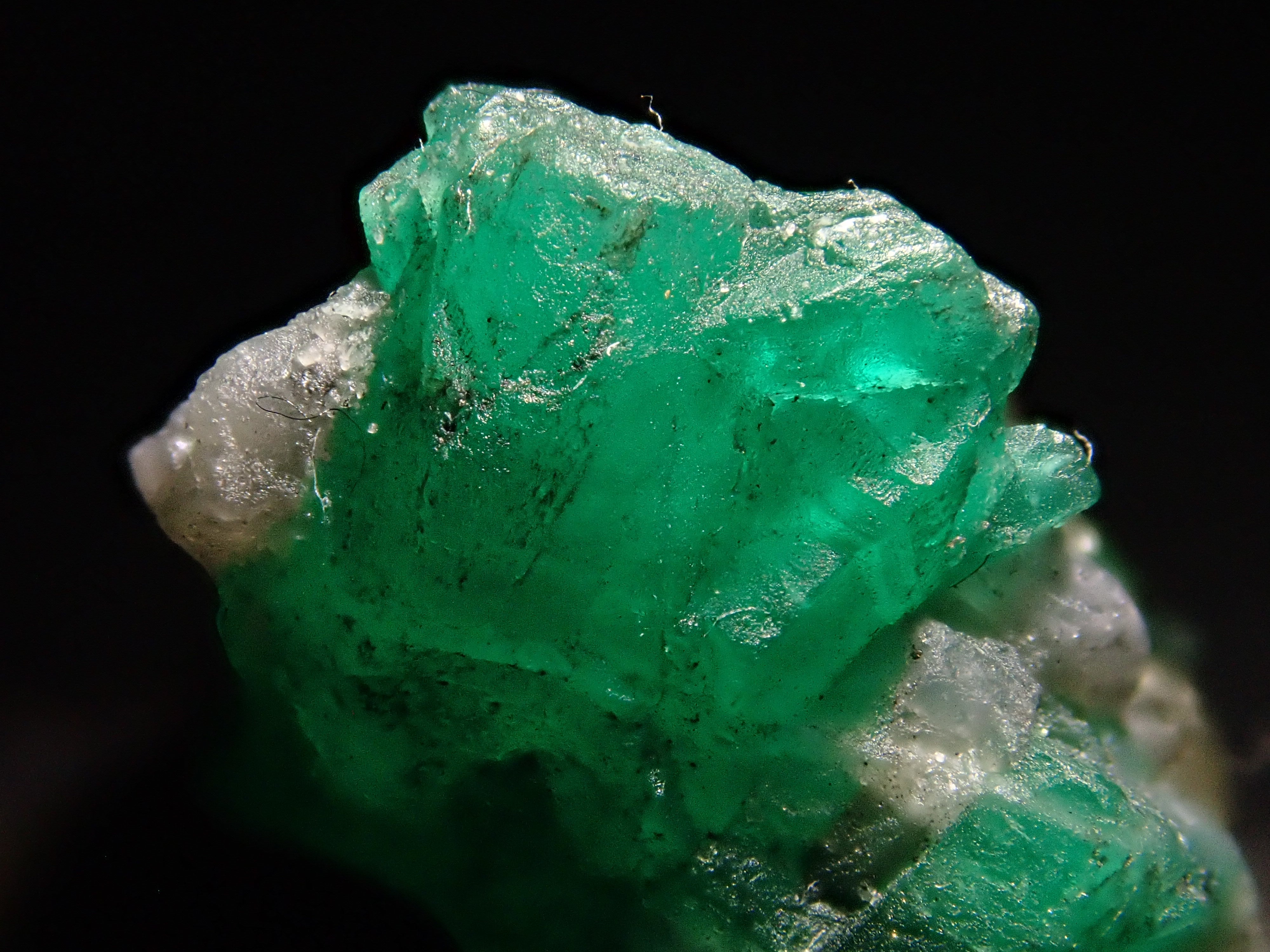 【12/20 22時販売】コロンビア産エメラルド 7.924ct原石