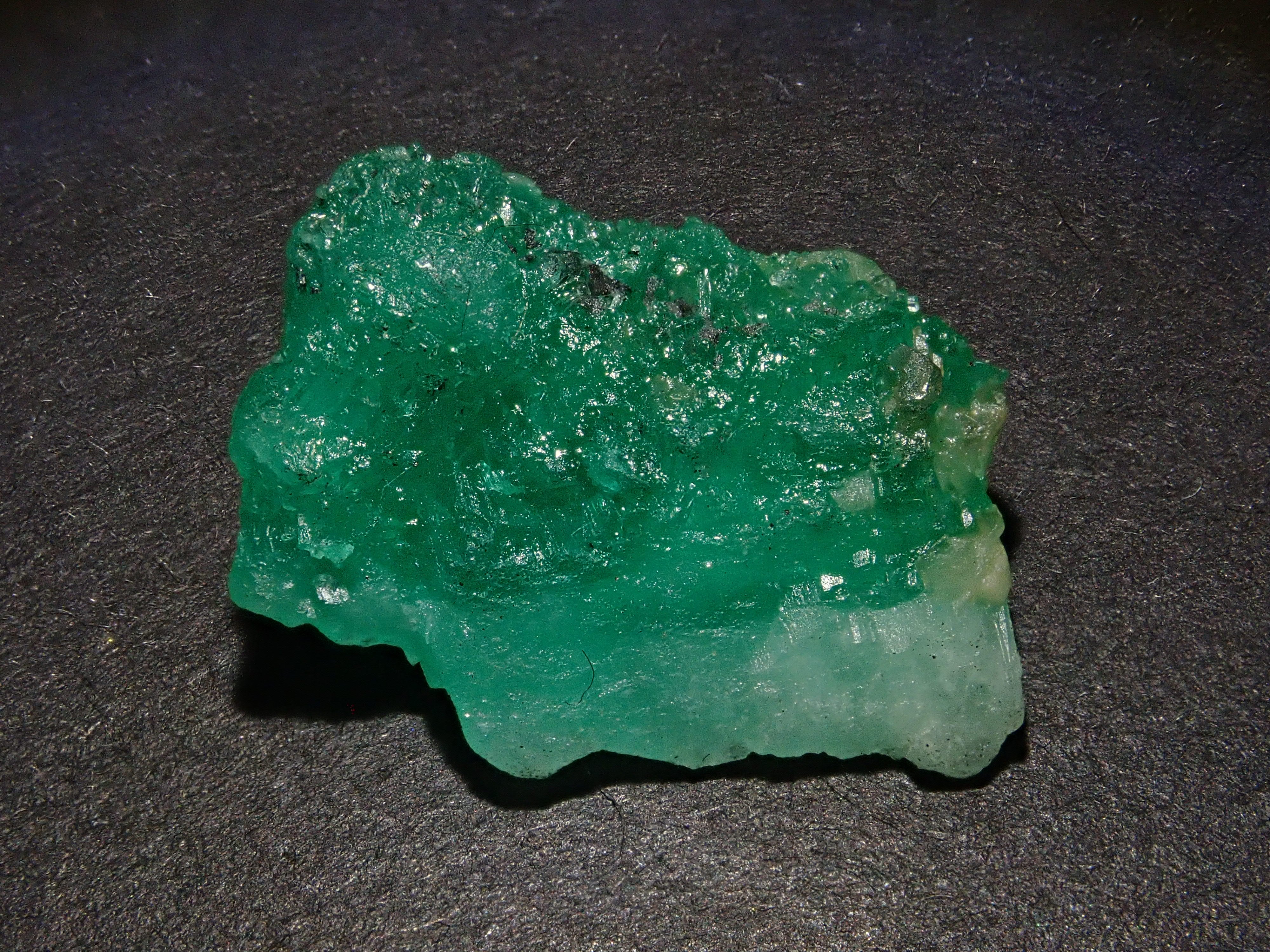 【12/14 22時販売】コロンビア産エメラルド 11.155ct原石(パイライト付き)