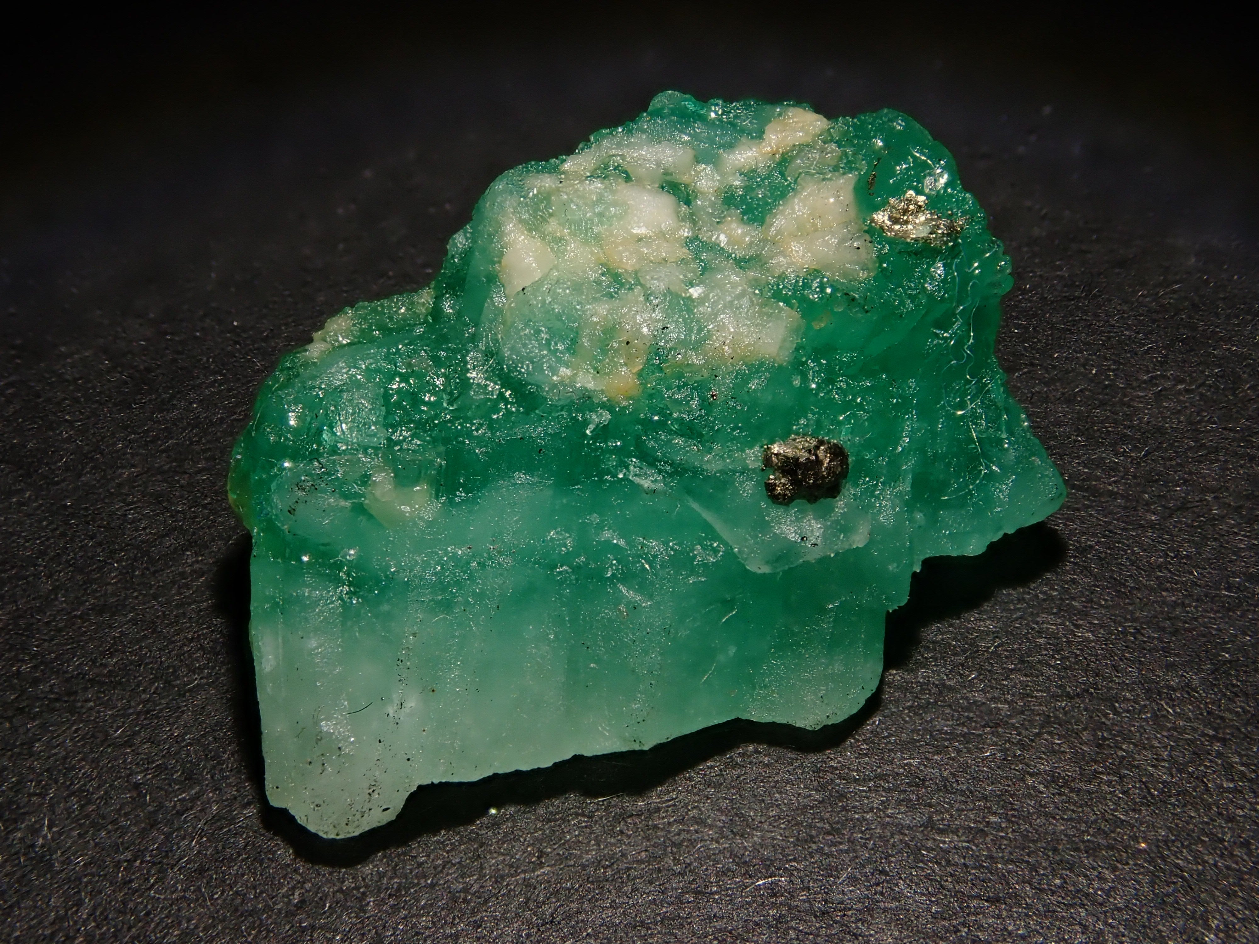 【12/9 22時販売】コロンビア産エメラルド 11.155ct原石(パイライト付き)