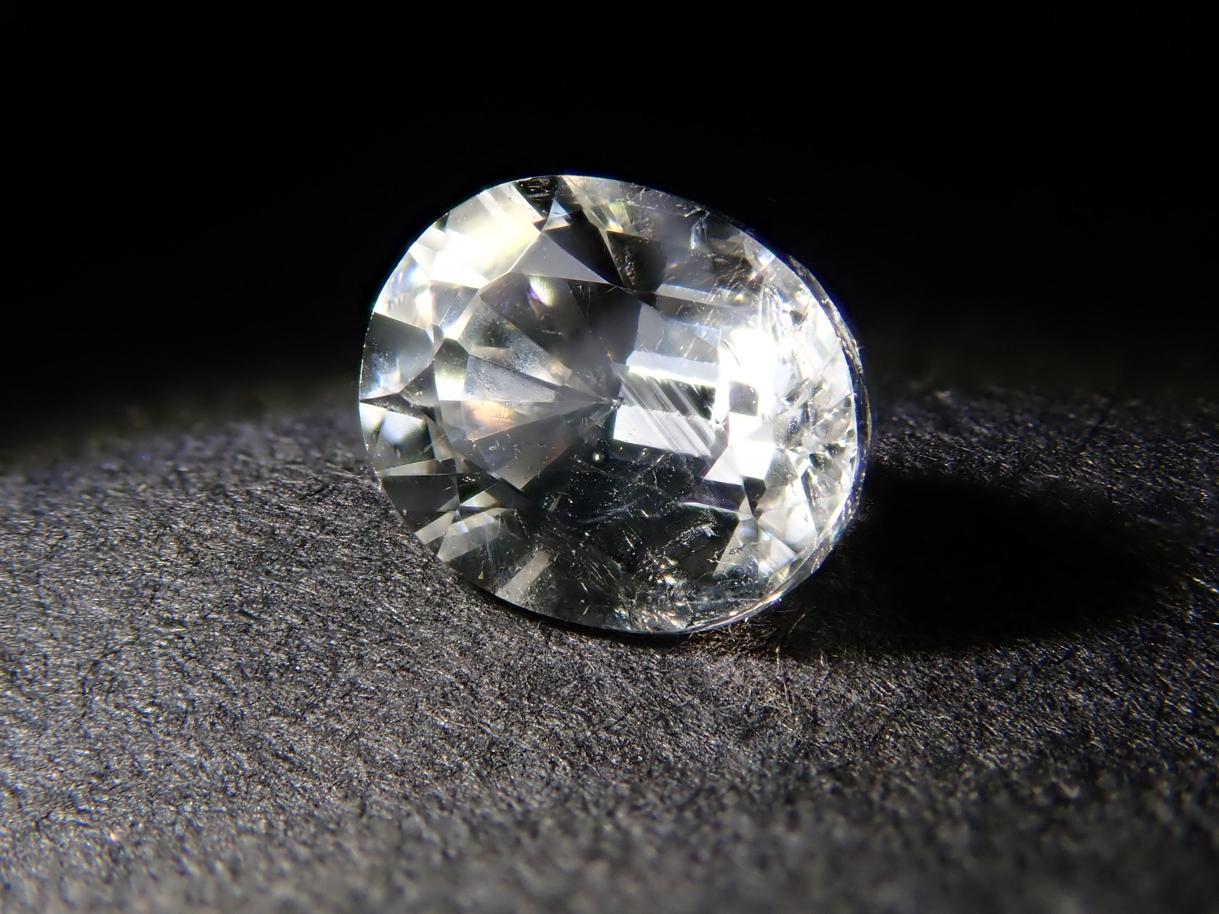 【12/21 22時販売】ミャンマー産リューコガーネット 0.542ctルース 鑑別書