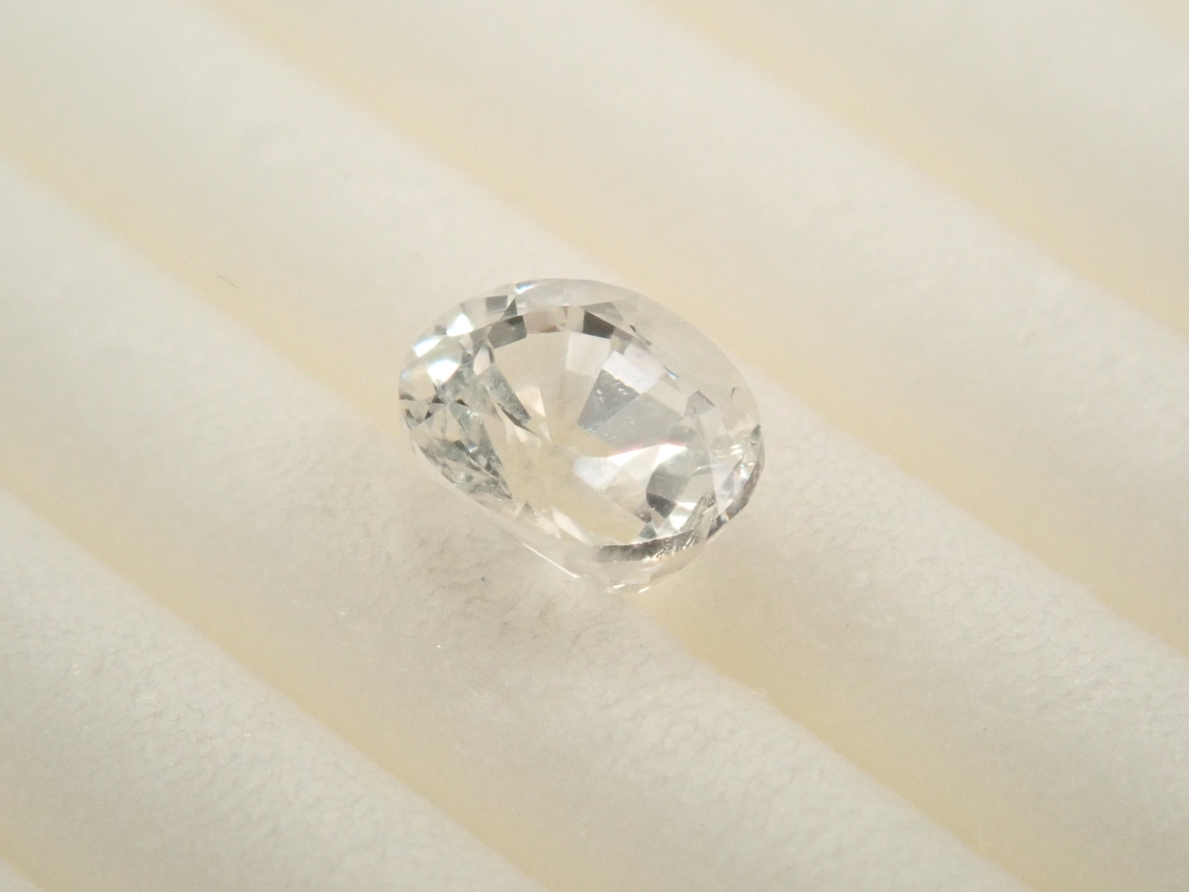 【12/21 22時販売】ミャンマー産リューコガーネット 0.542ctルース 鑑別書