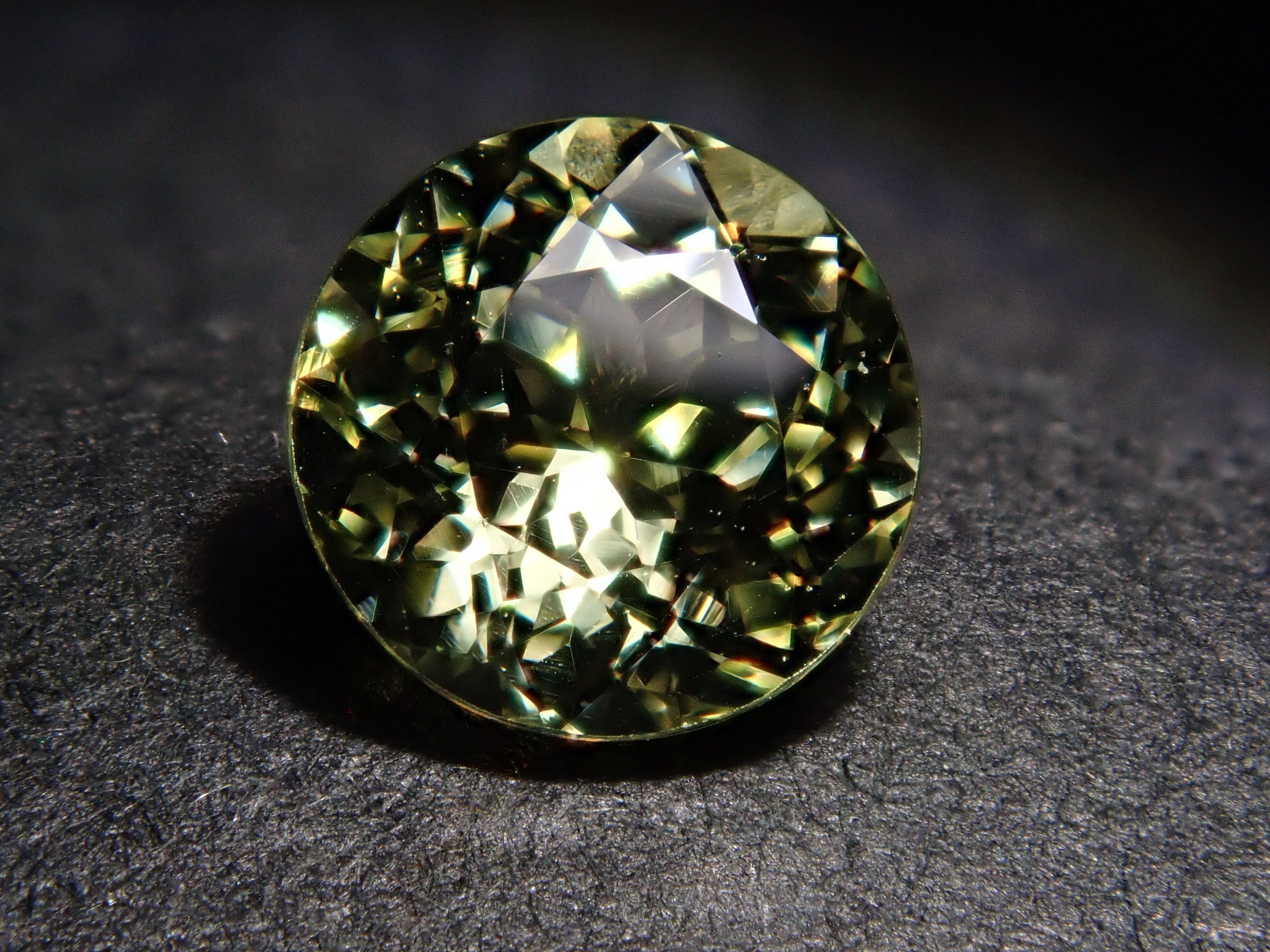 【12/12 22時販売】マリ共和国産マリガーネット(グロッシュラー/アンドラダイト・ガーネット) 0.741ctルース 鑑別書