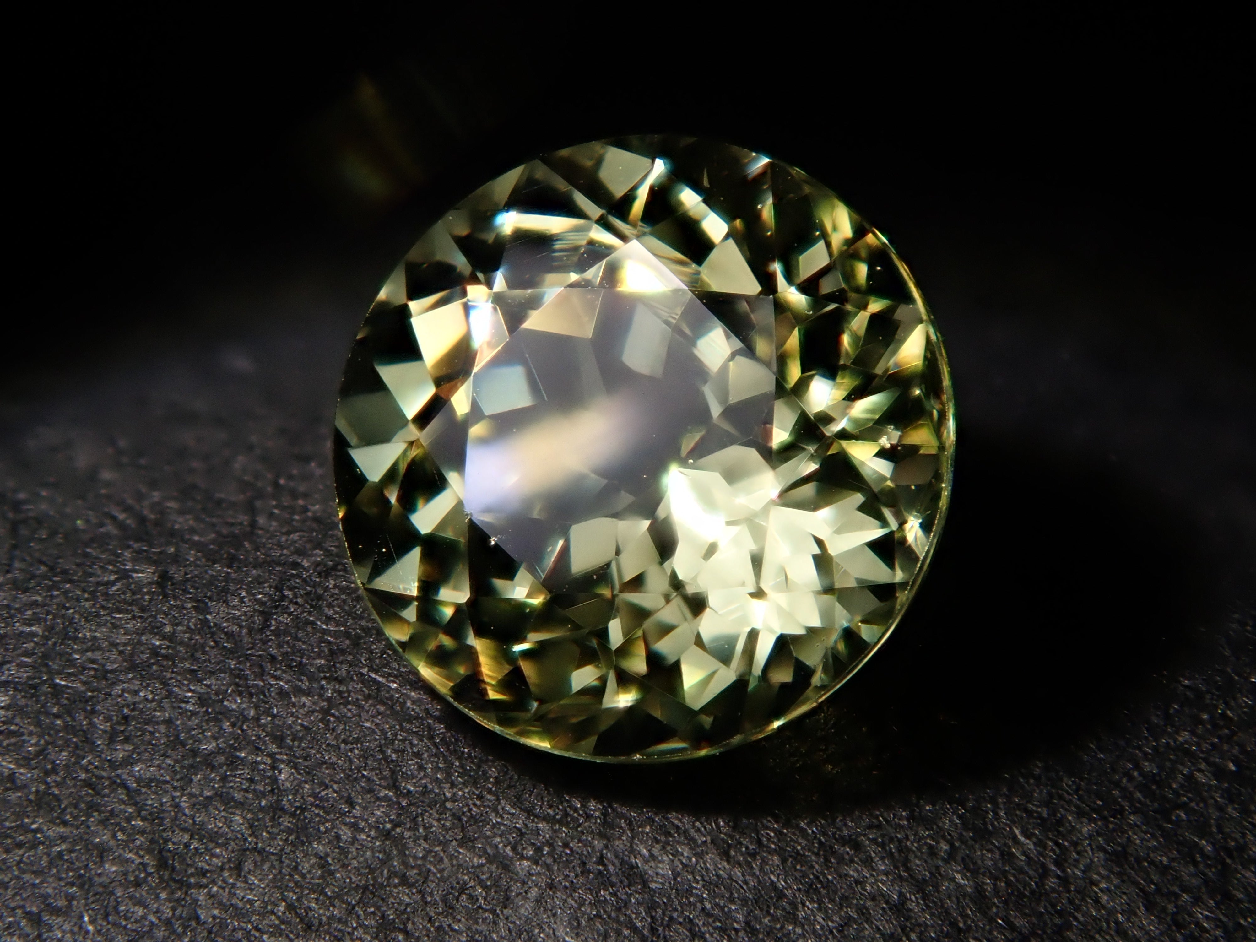 【12/12 22時販売】マリ共和国産マリガーネット(グロッシュラー/アンドラダイト・ガーネット) 0.741ctルース 鑑別書