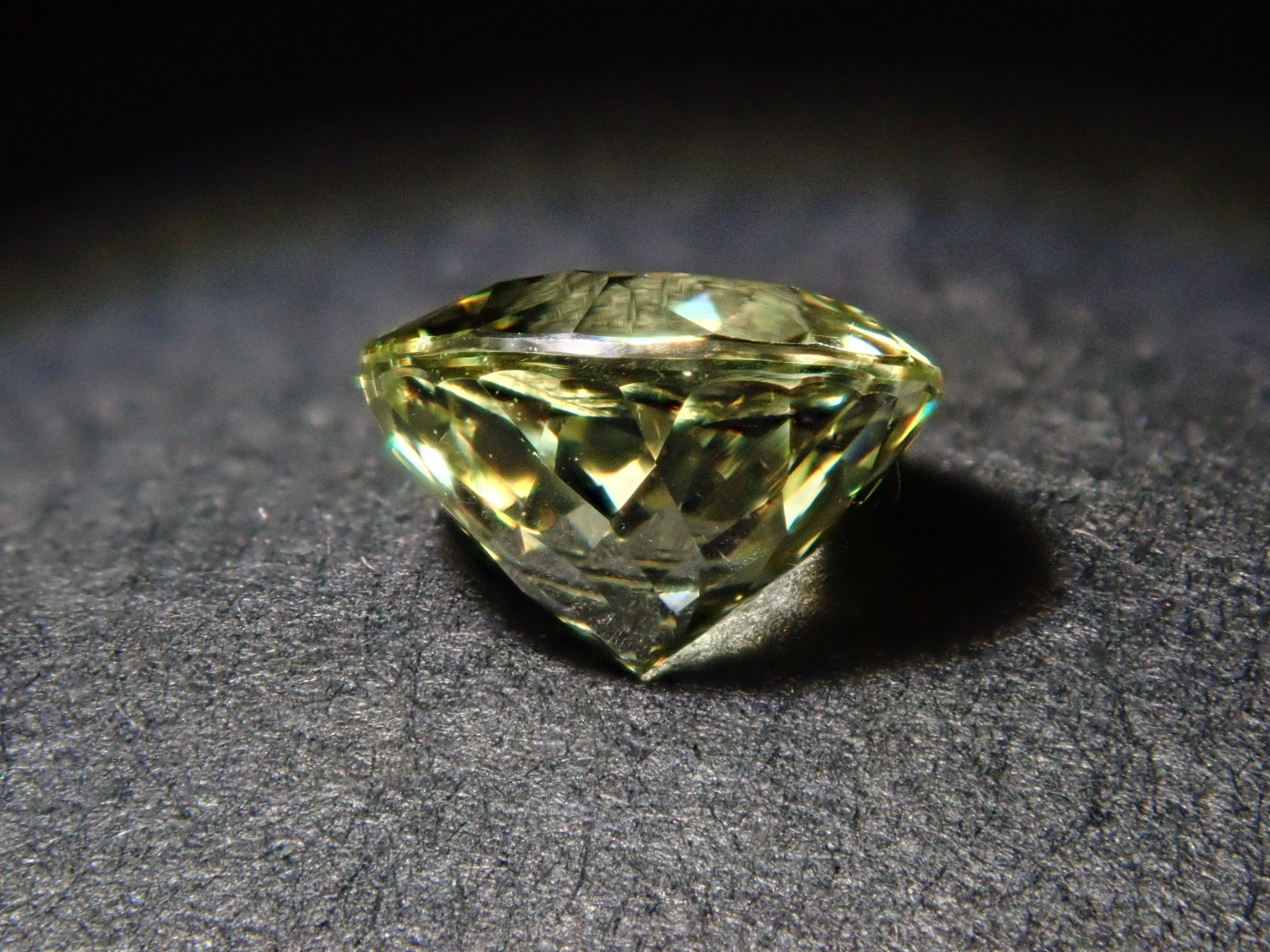 【12/12 22時販売】マリ共和国産マリガーネット(グロッシュラー/アンドラダイト・ガーネット) 0.741ctルース 鑑別書