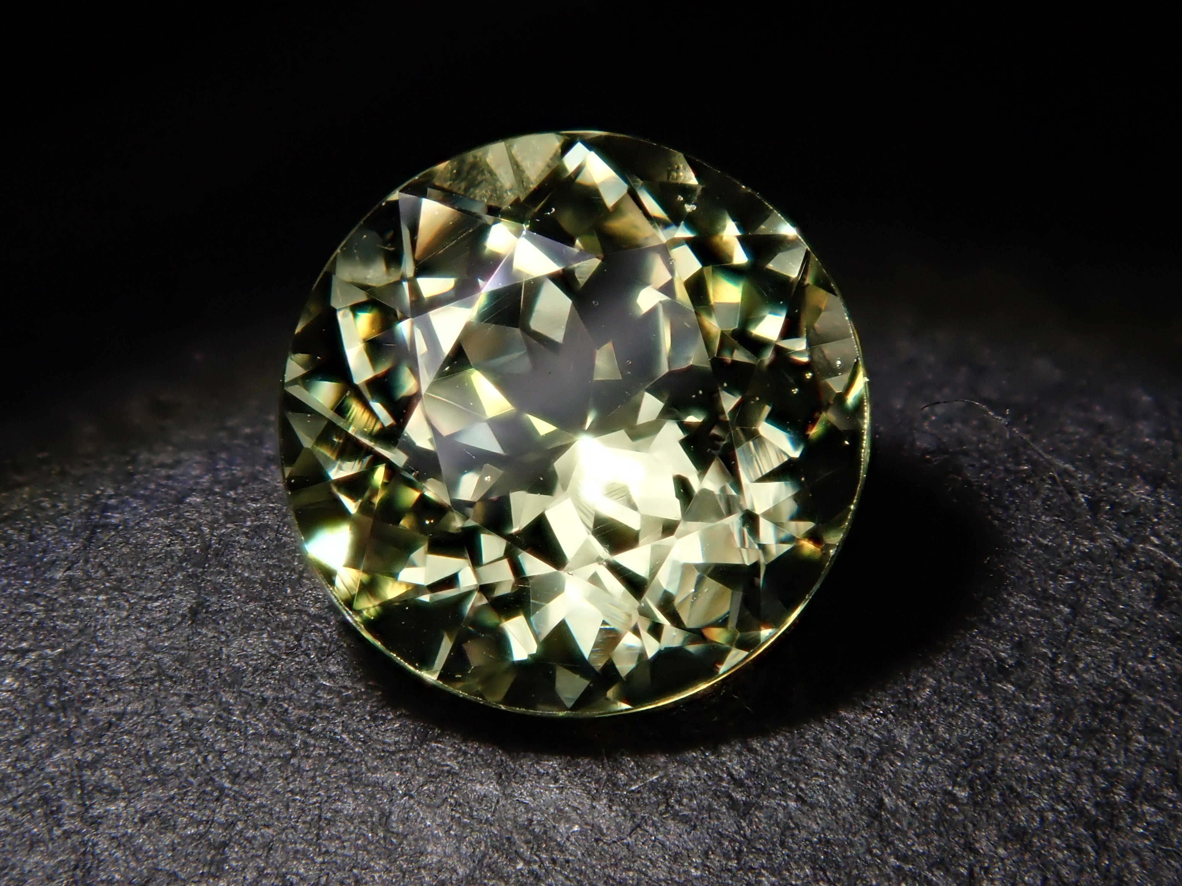 【12/12 22時販売】マリ共和国産マリガーネット(グロッシュラー/アンドラダイト・ガーネット) 0.741ctルース 鑑別書