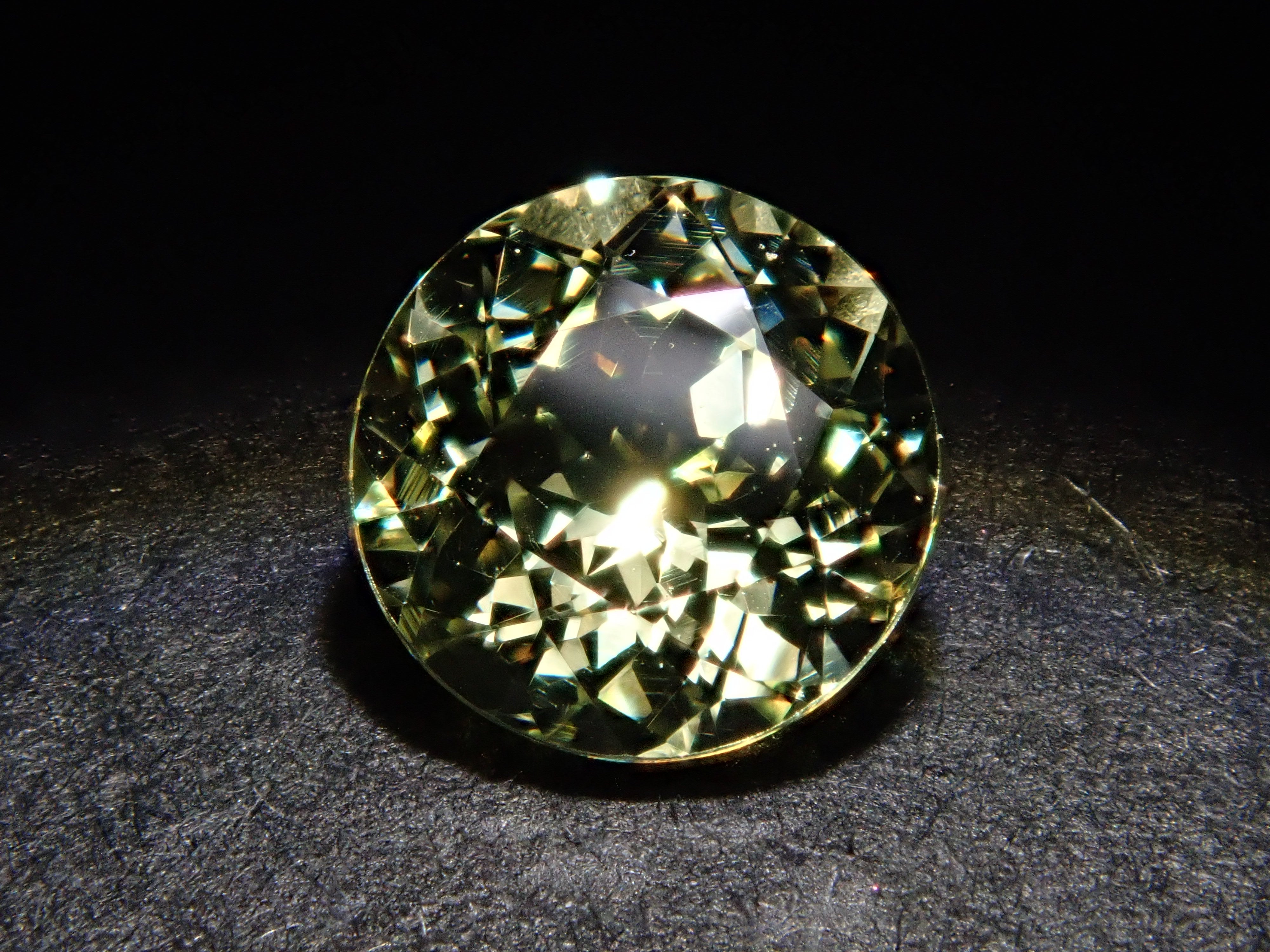 【12/12 22時販売】マリ共和国産マリガーネット(グロッシュラー/アンドラダイト・ガーネット) 0.741ctルース 鑑別書