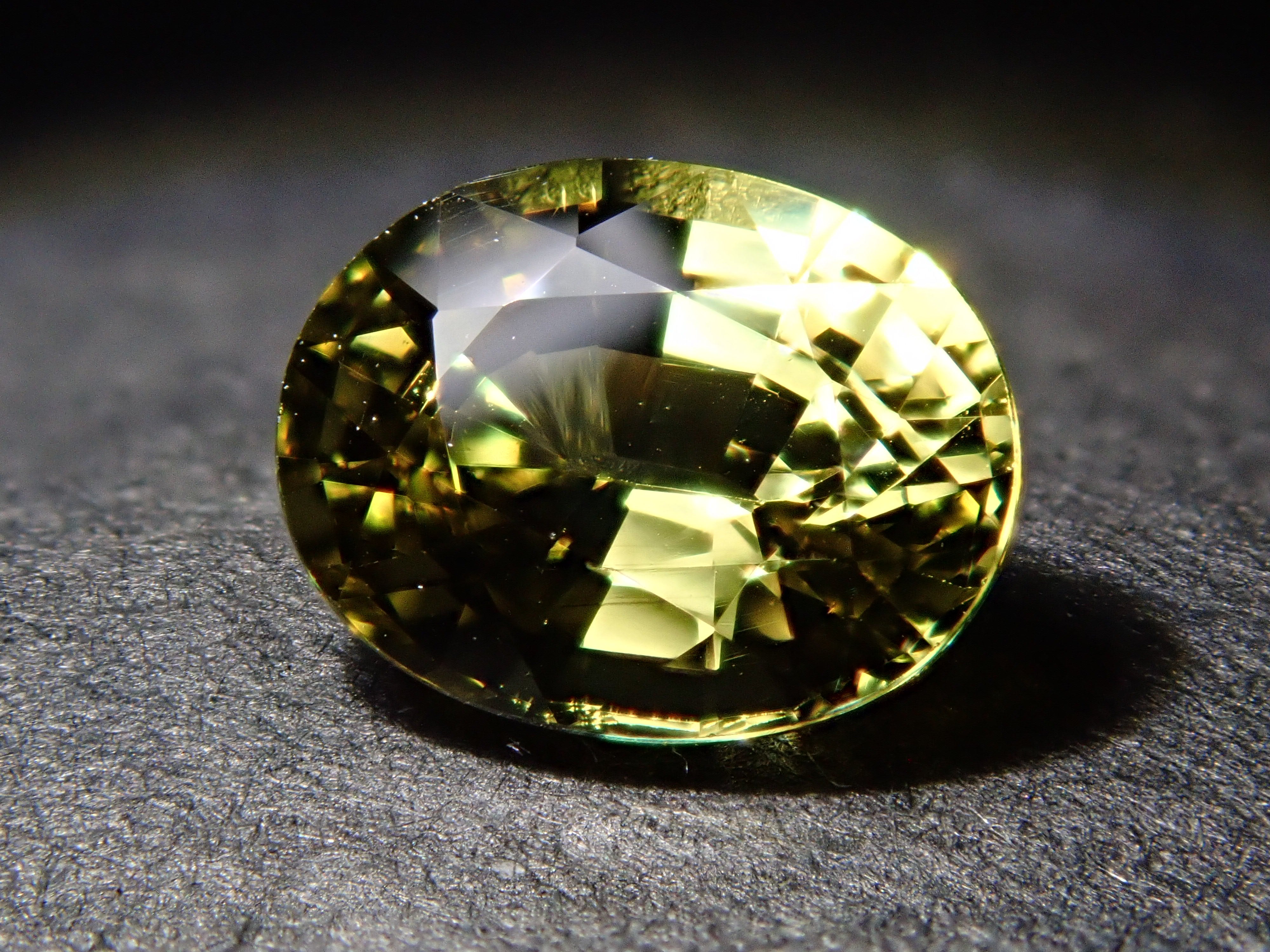 【12/12 22時販売】マリ共和国産マリガーネット(グロッシュラー/アンドラダイト・ガーネット) 0.811ctルース 鑑別書