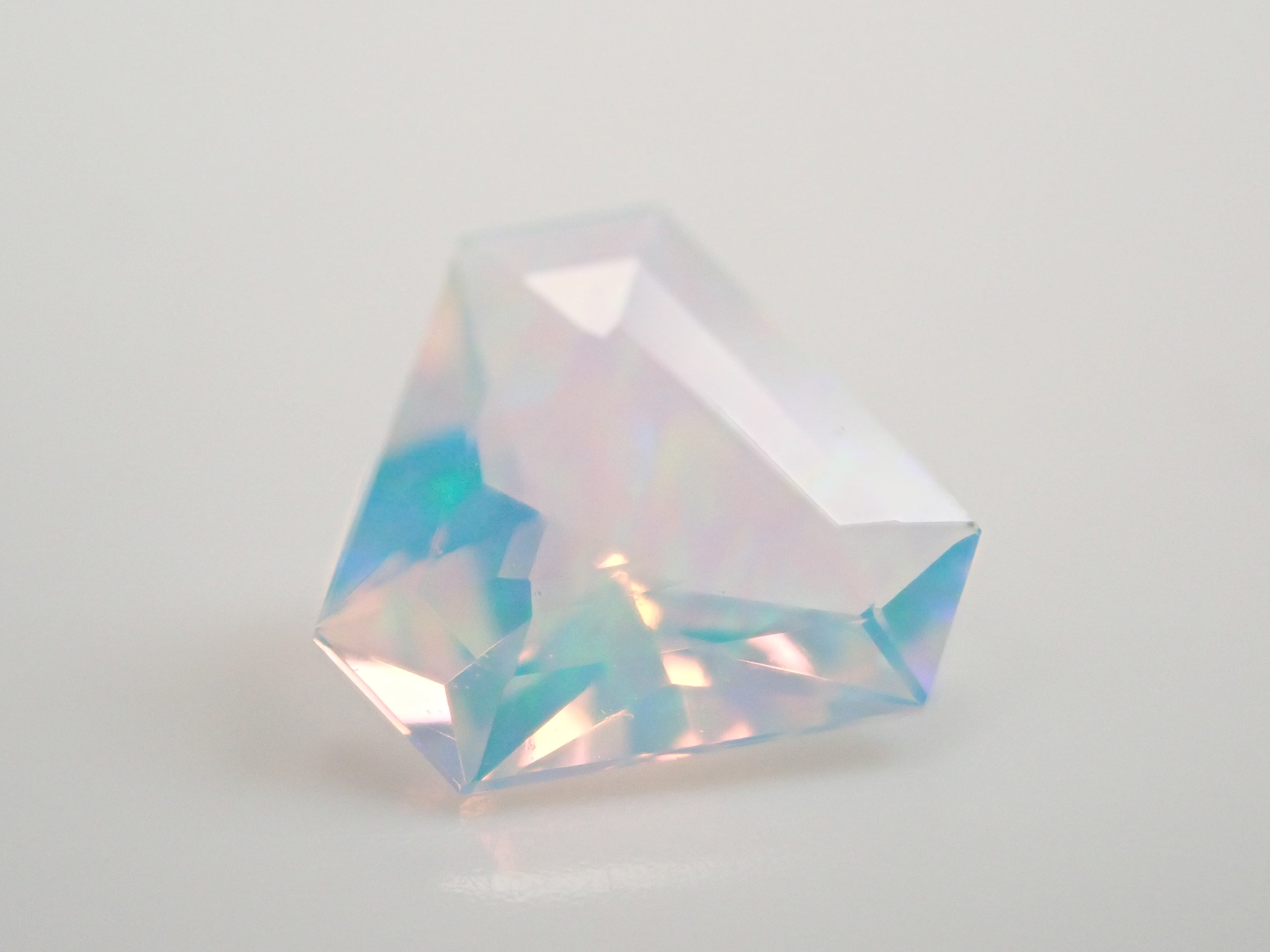 【12/12 22時販売】合成オパール 0.856ctルース(合成ウォーターオパール)