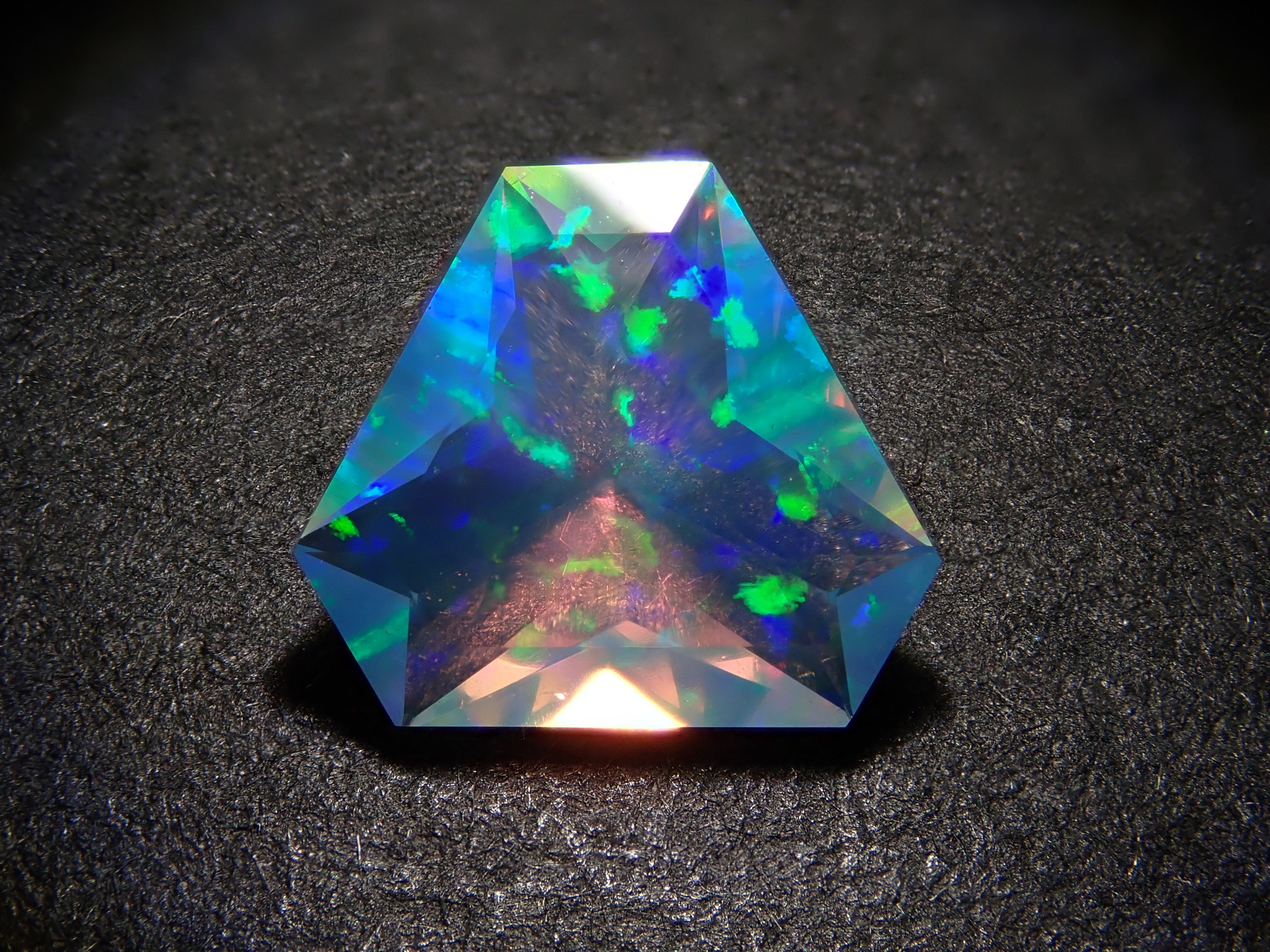 【12/12 22時販売】合成オパール 0.856ctルース(合成ウォーターオパール)