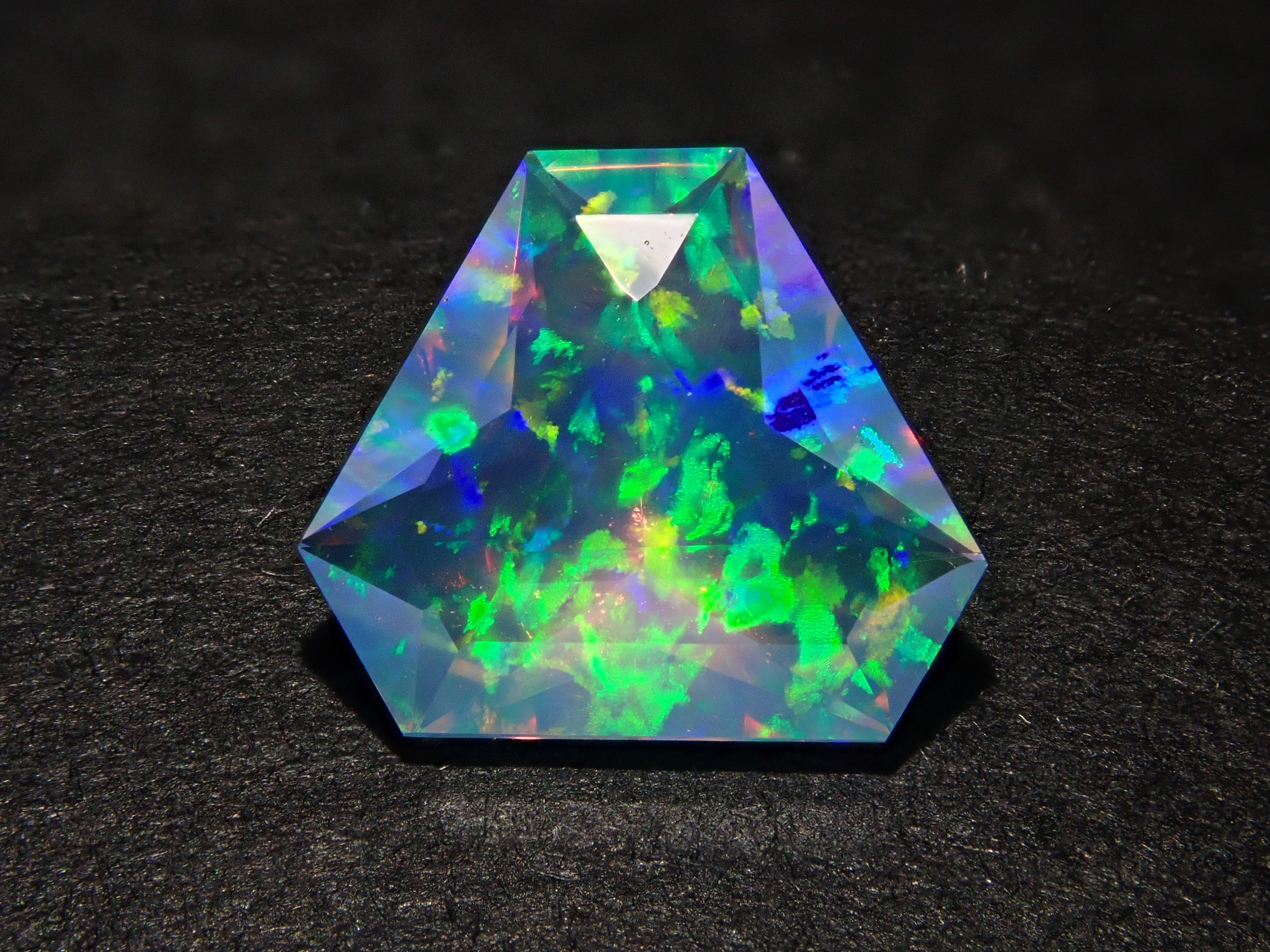 【12/12 22時販売】合成オパール 0.856ctルース(合成ウォーターオパール)